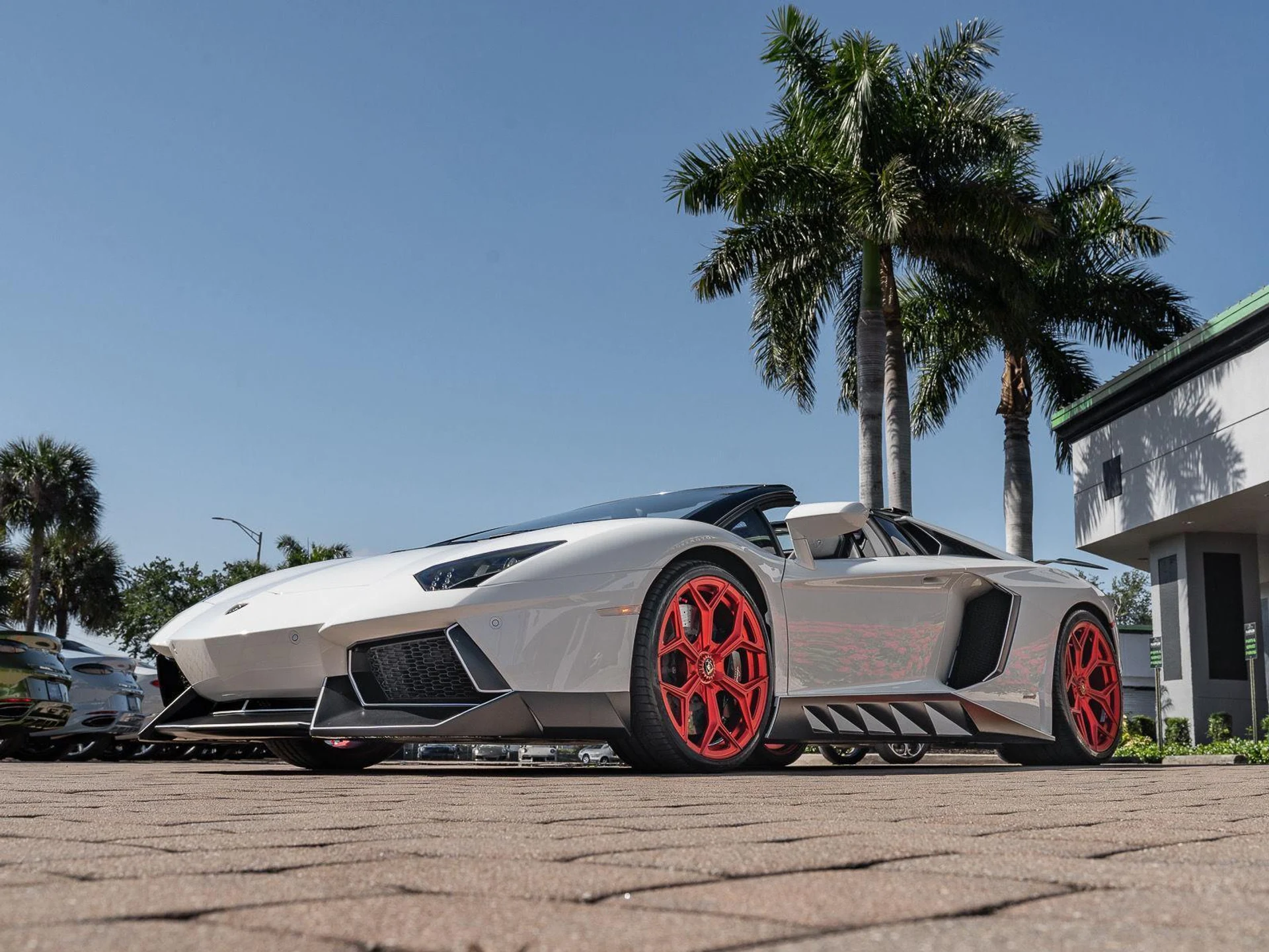 mph013_1048657830_Used_2016_Lamborghini_Aventador_LP_700_4_1777082792_5dc08c38b5