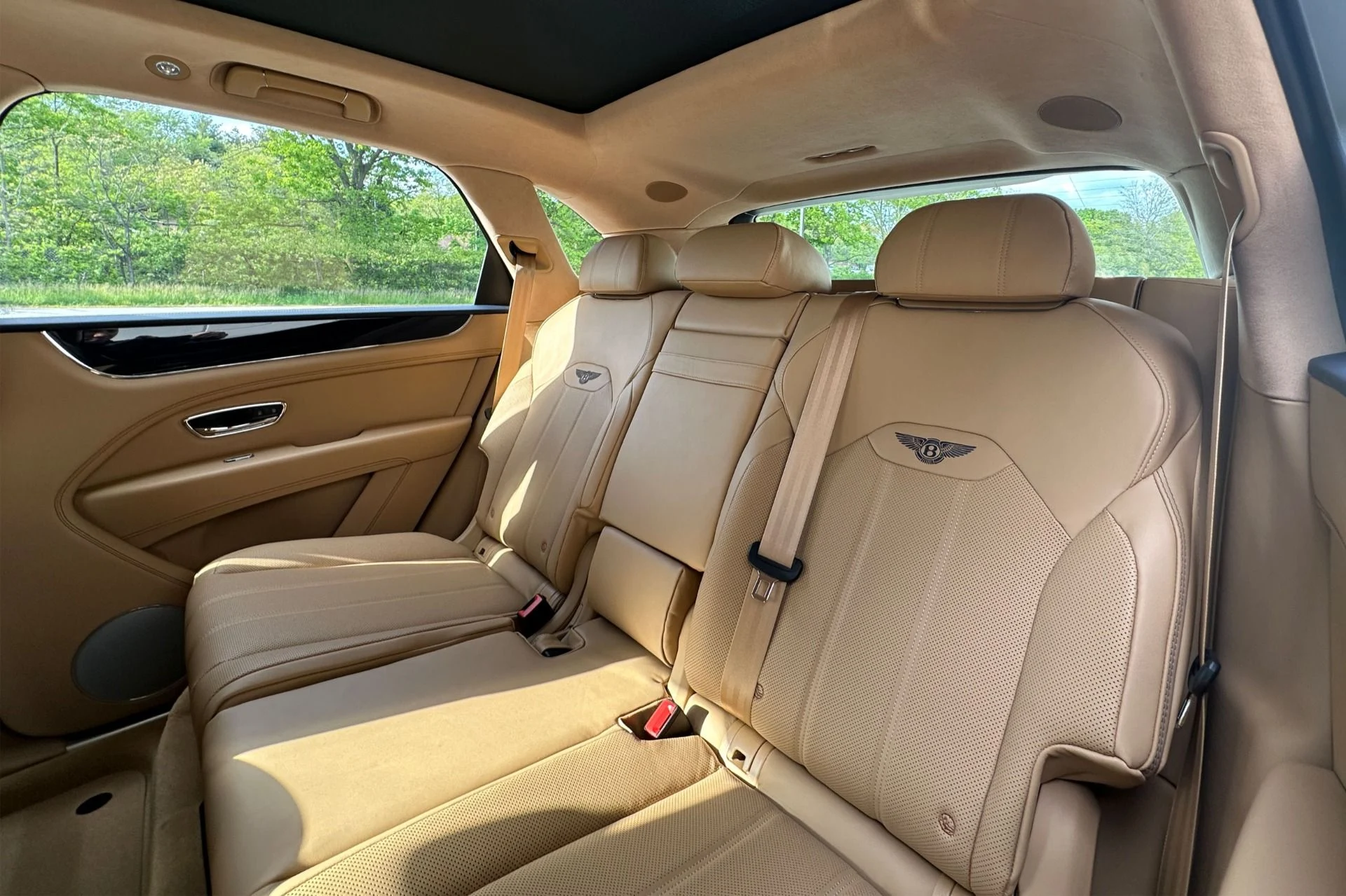 mph013_1049183940_New_2026_Bentley_Bentayga_1779111401_6d5470a14c