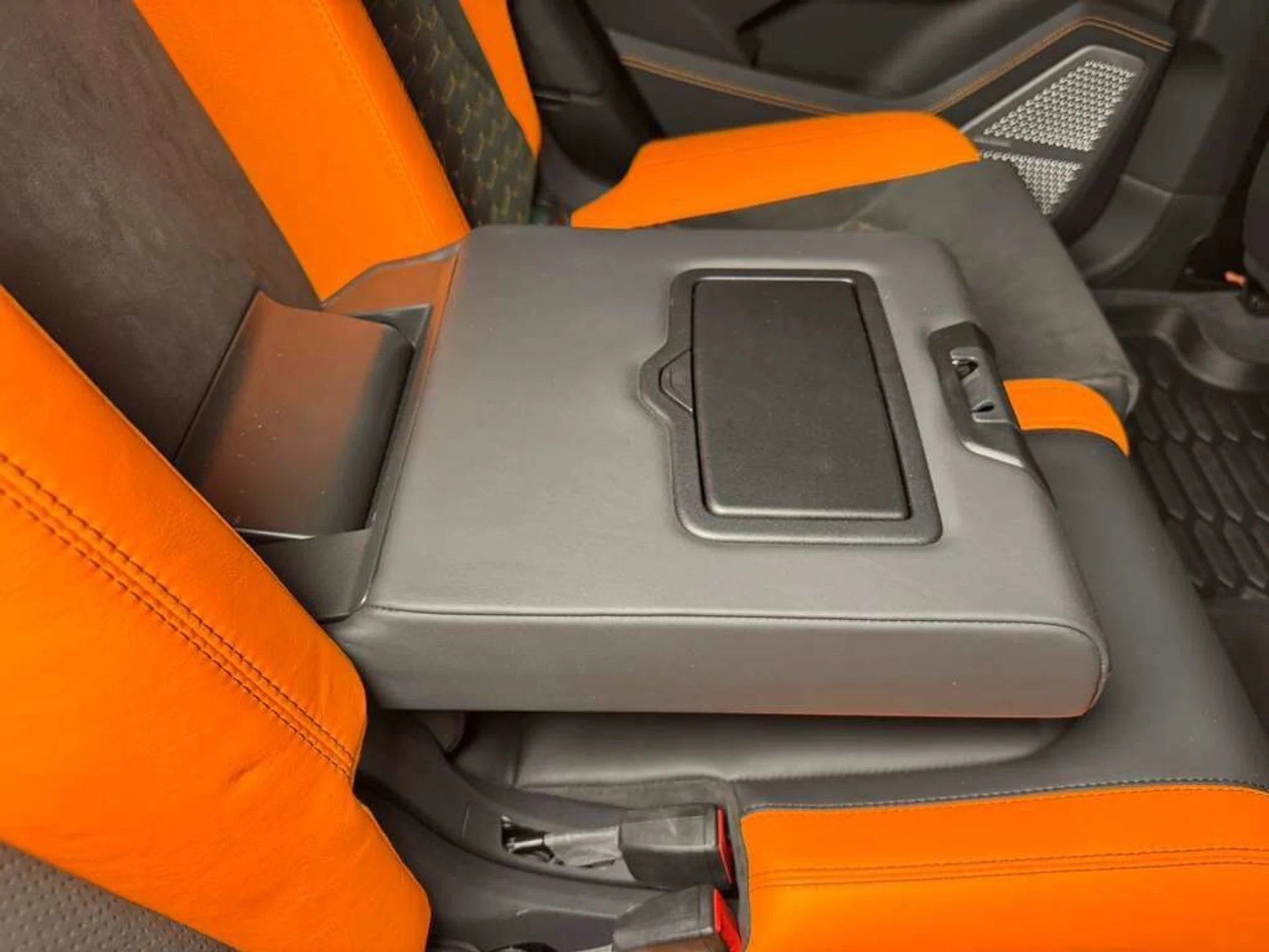 mph013_105317316_2219b5705b08dc8b702859c7c14e458c_b8326d1356