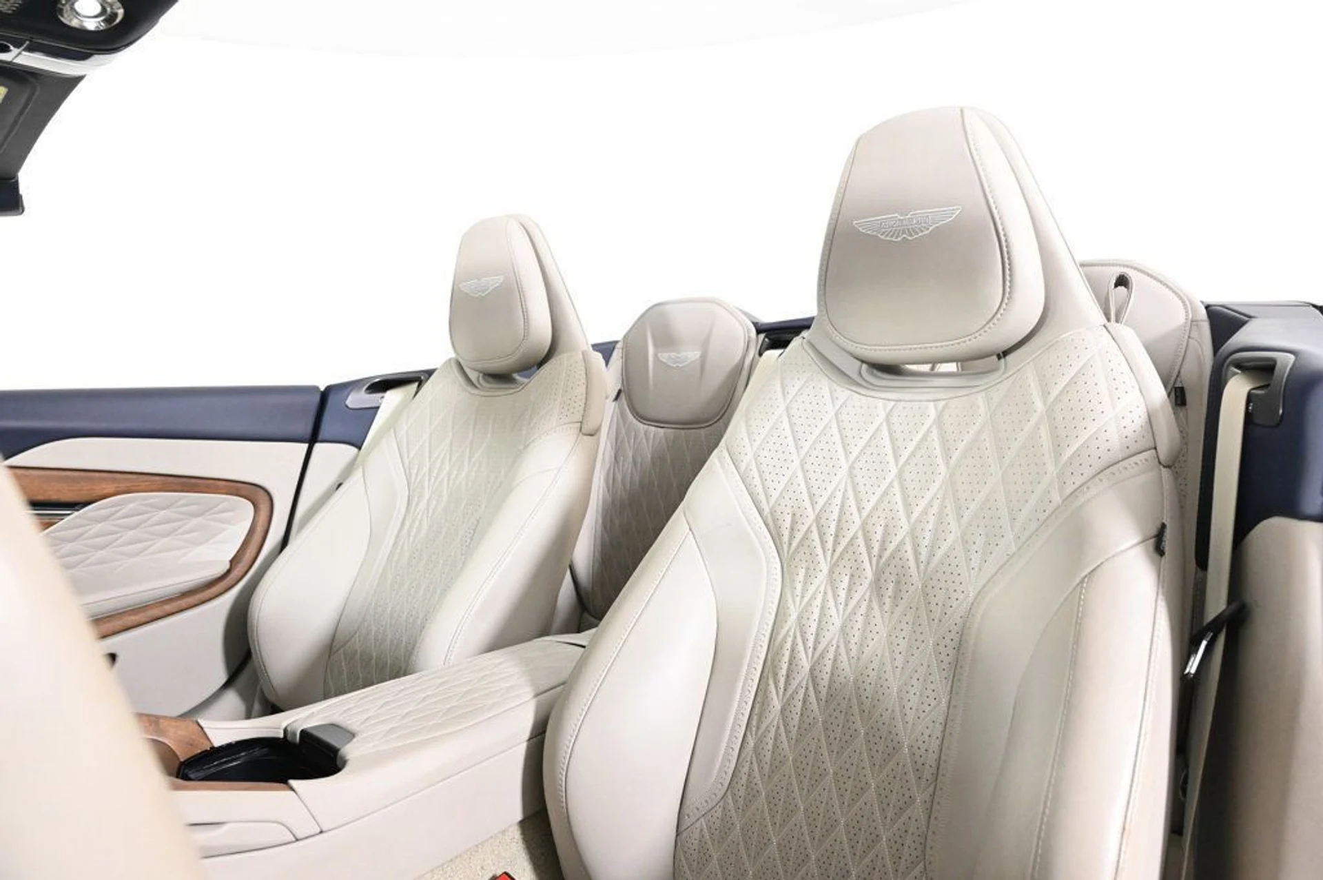 mph013_1055310334_used_2024_aston_martin_db12_volante_11350_22946063_13_1024_731c959189