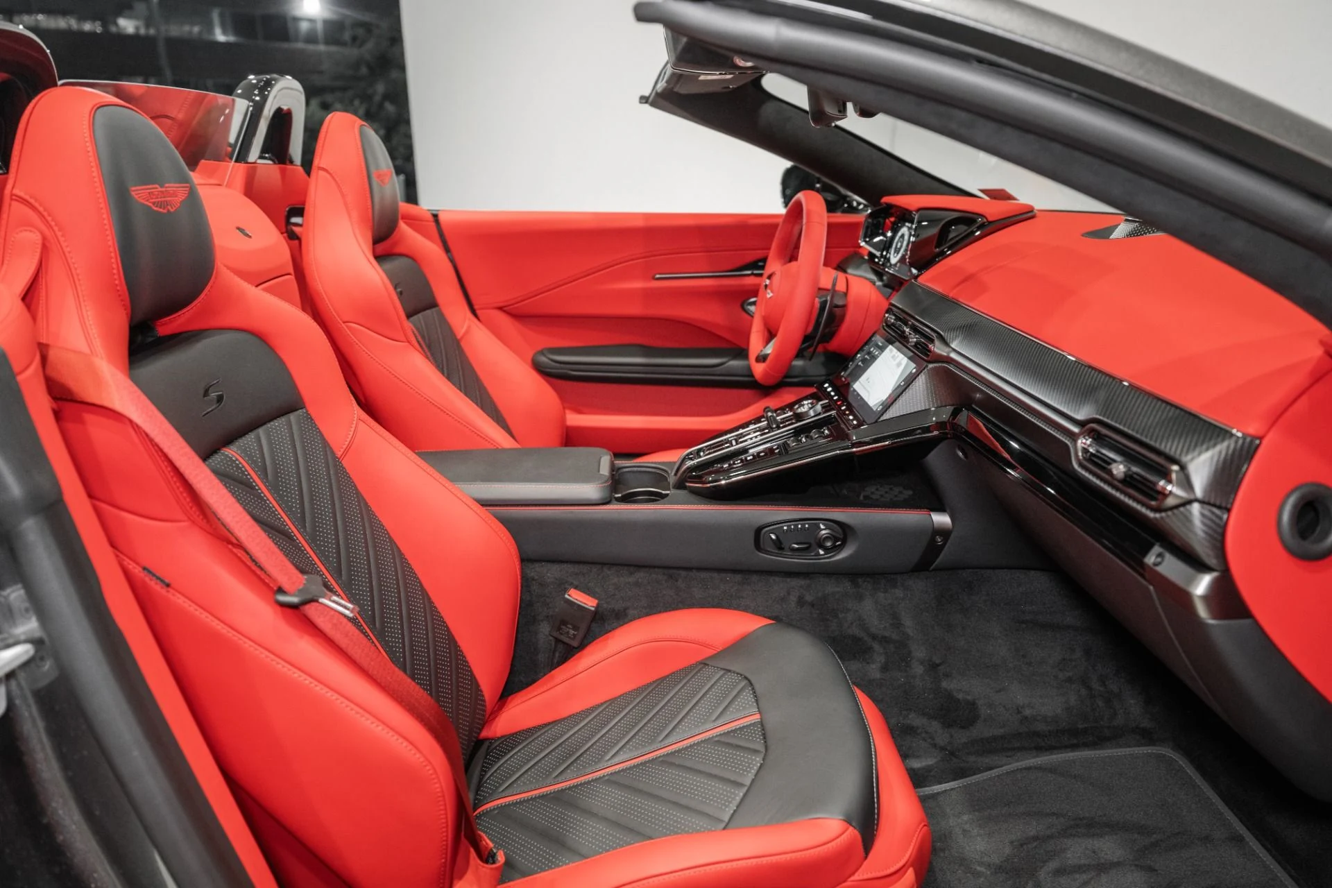 mph013_106438434_New_2026_Aston_Martin_Vantage_S_Roadster_1781710661_872c99b0a4