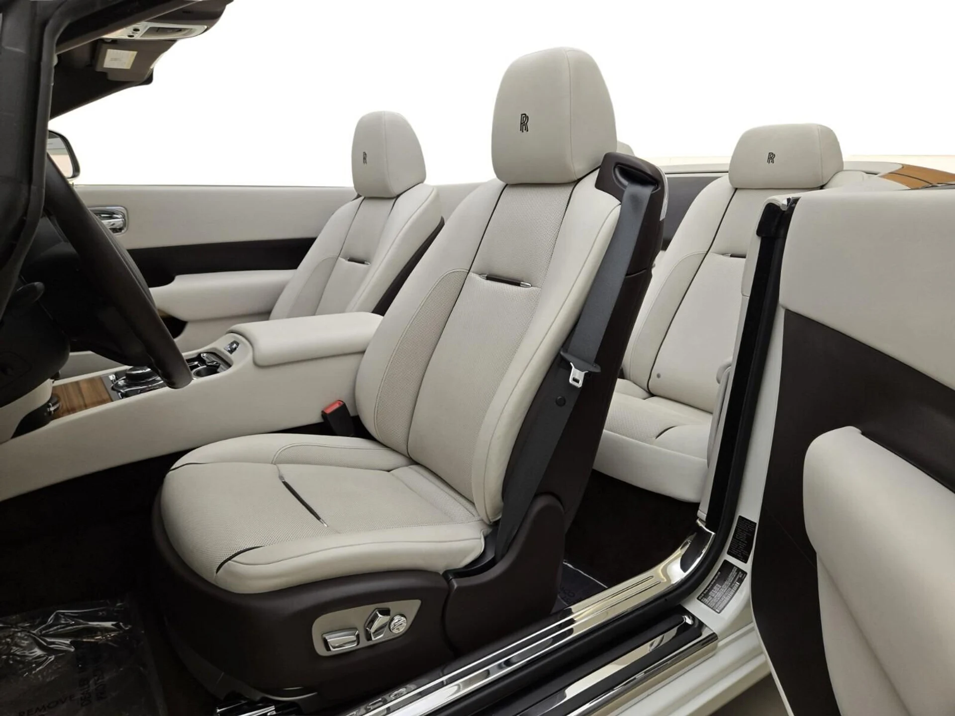 mph013_1067804608_Used_2016_Rolls_Royce_Dawn_1753165555_2813833177