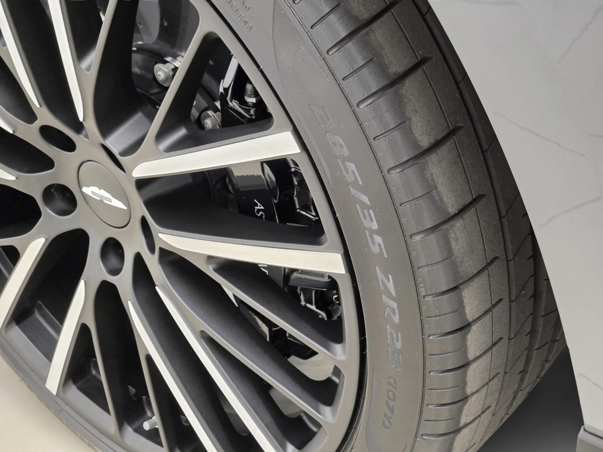 mph013_1073625640_New_2026_Aston_Martin_DBX_S_1776143662_b1ff36f38d