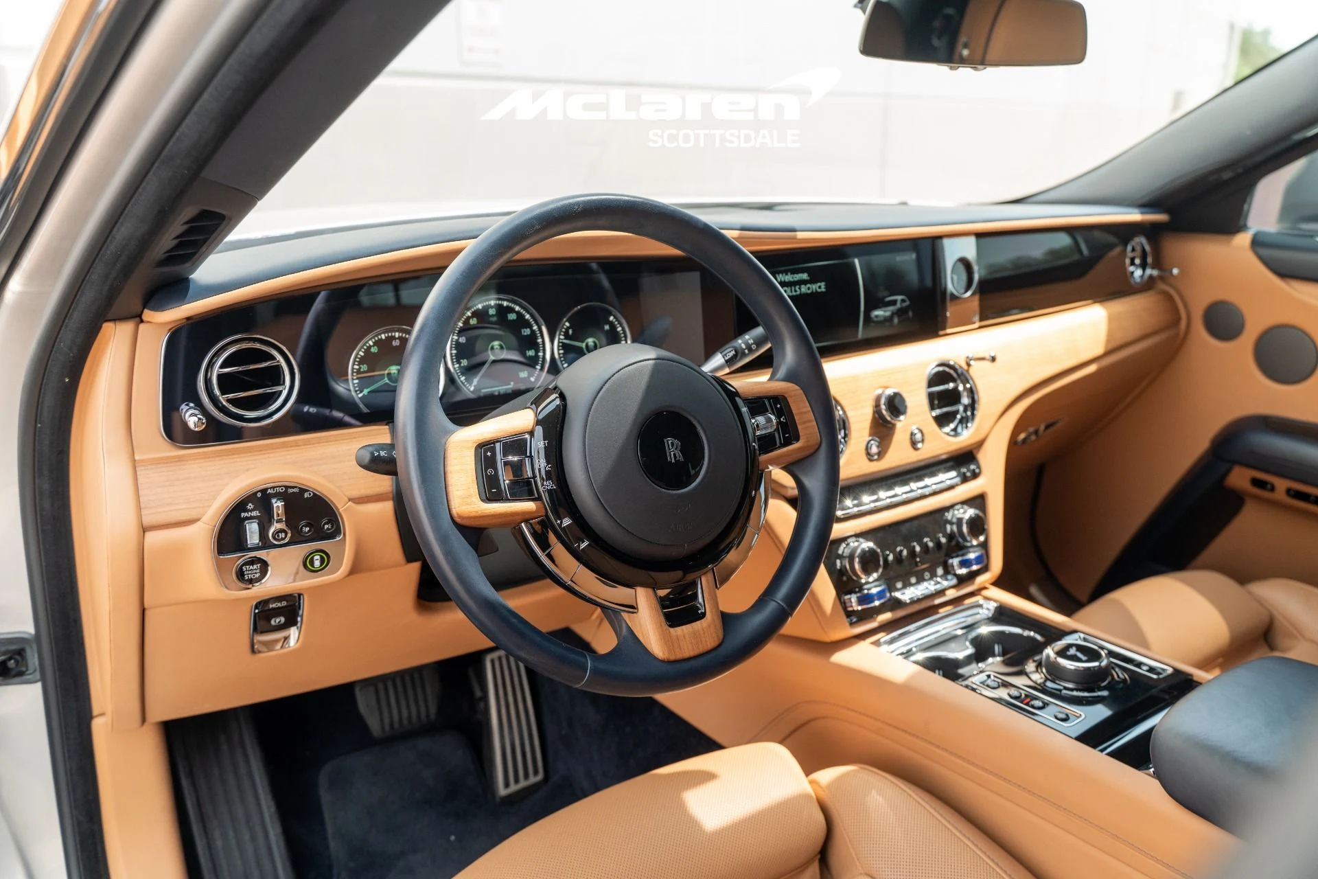 mph013_1078747622_Used_2021_Rolls_Royce_GHOST_1786818590_22164a5b61