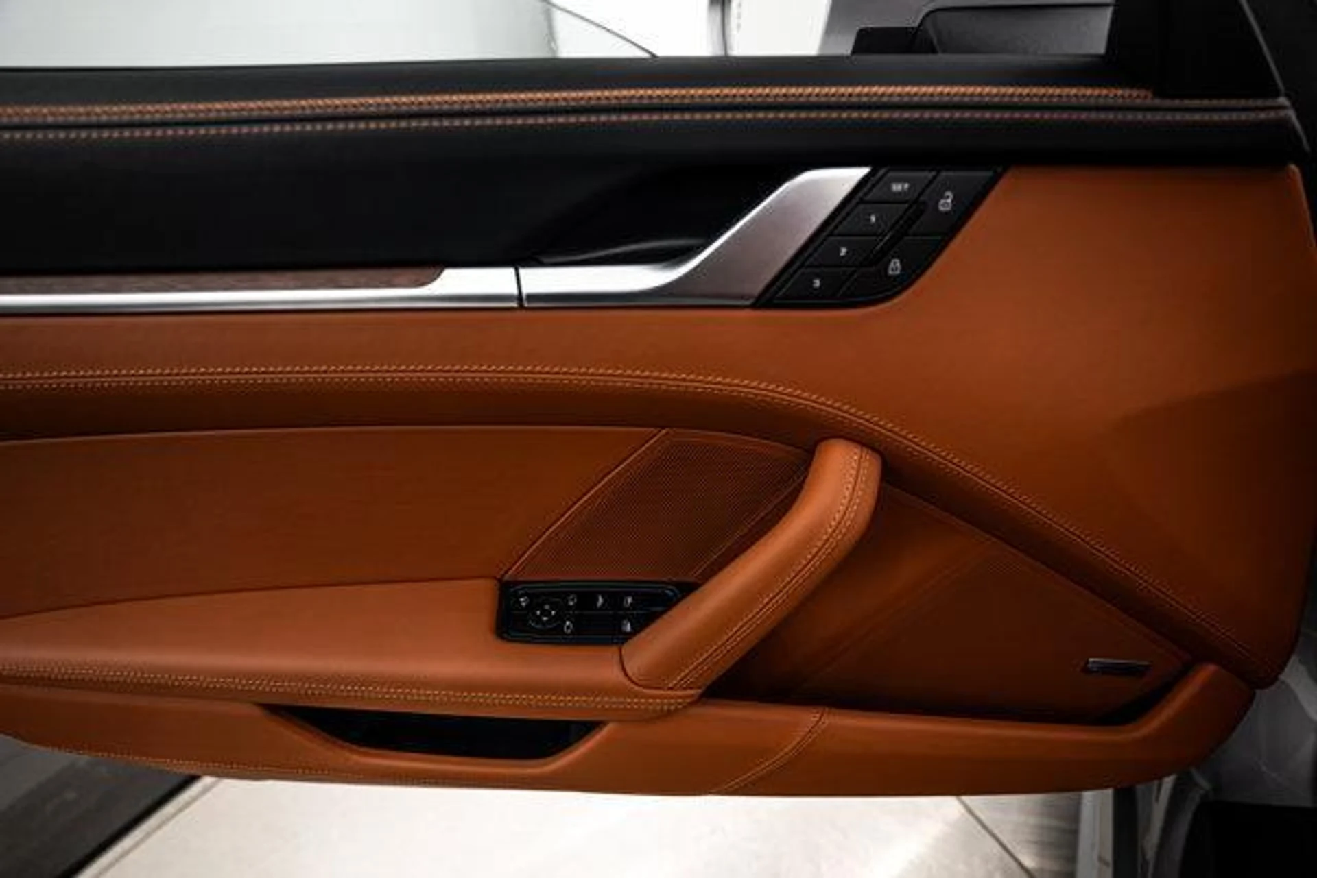 mph013_108226841_JA_4_OB_7_D7p1_ZIT_Xu_X_Nr_ECDV_2kc_be26735ead