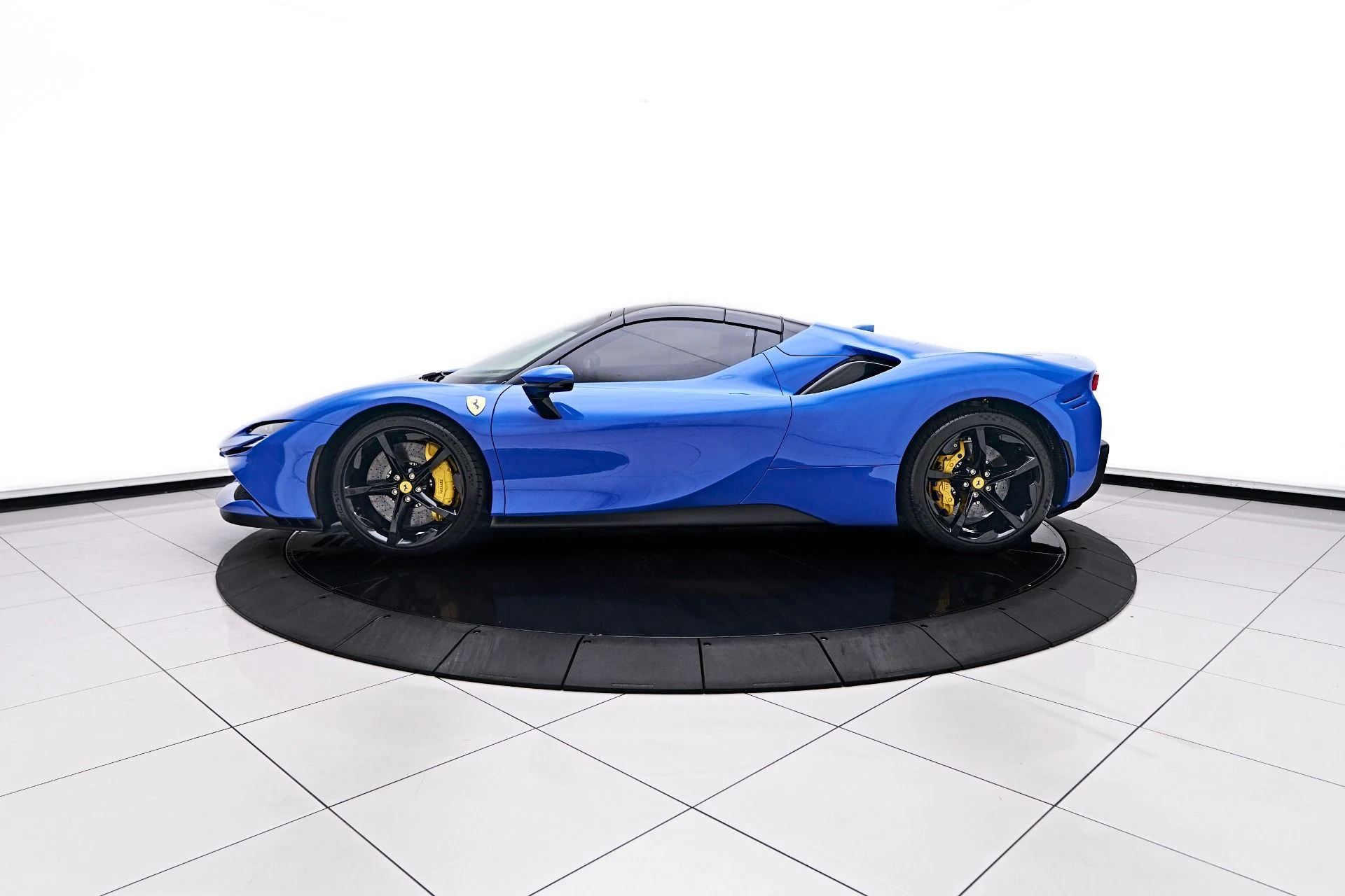 mph013_1082678490_Used_2024_Ferrari_SF_90_Spider_Base_1752630680_31964d7779