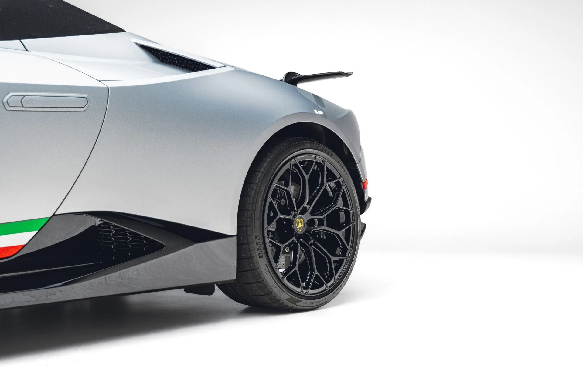 mph013_1086320994_Used_2019_Lamborghini_Huracan_LP_640_4_Performante_Spyder_1781799641_f77f141c41