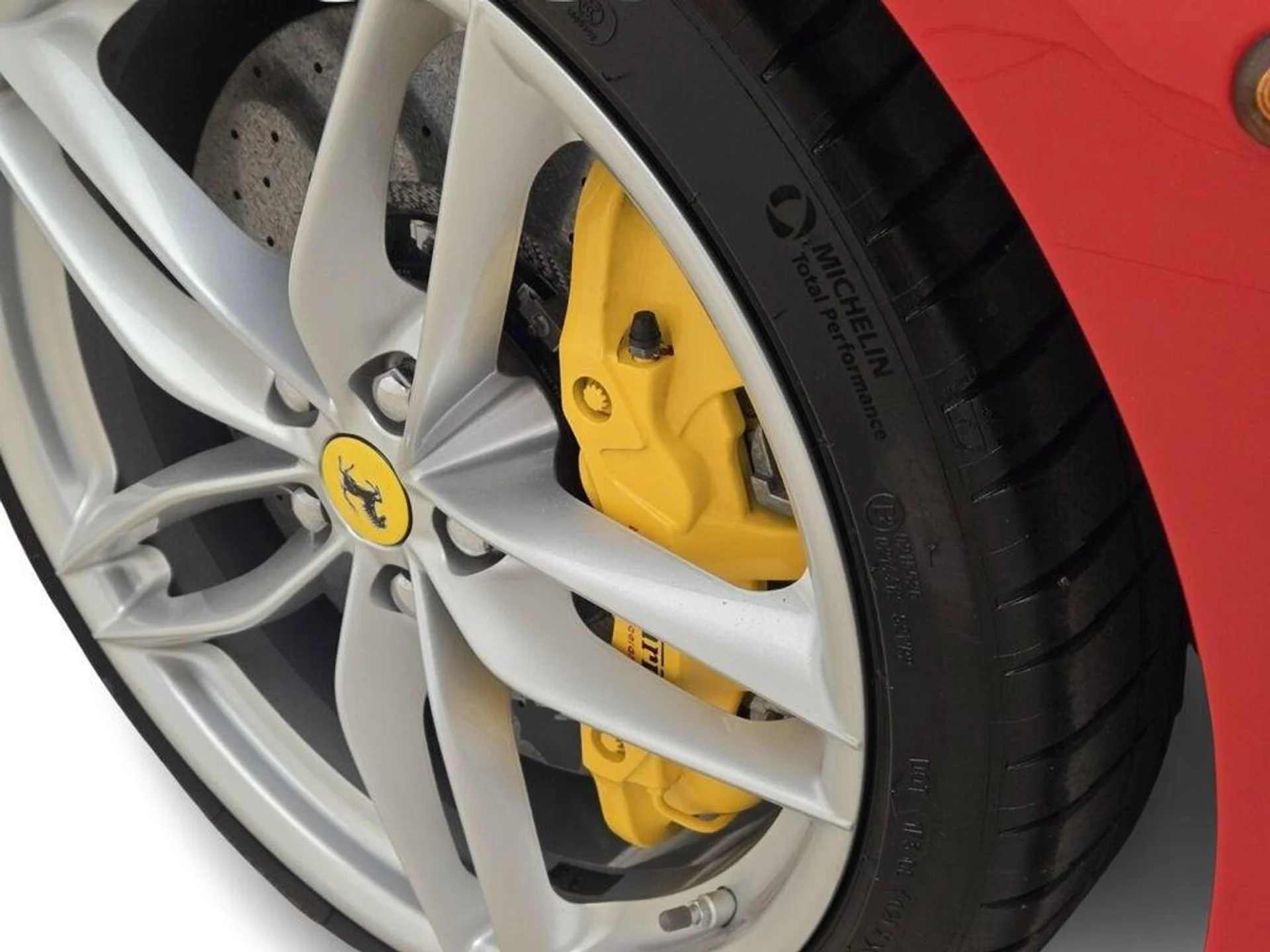 mph013_108915629_Used_2017_Ferrari_488_Spider_1775638049_6934e0ae99