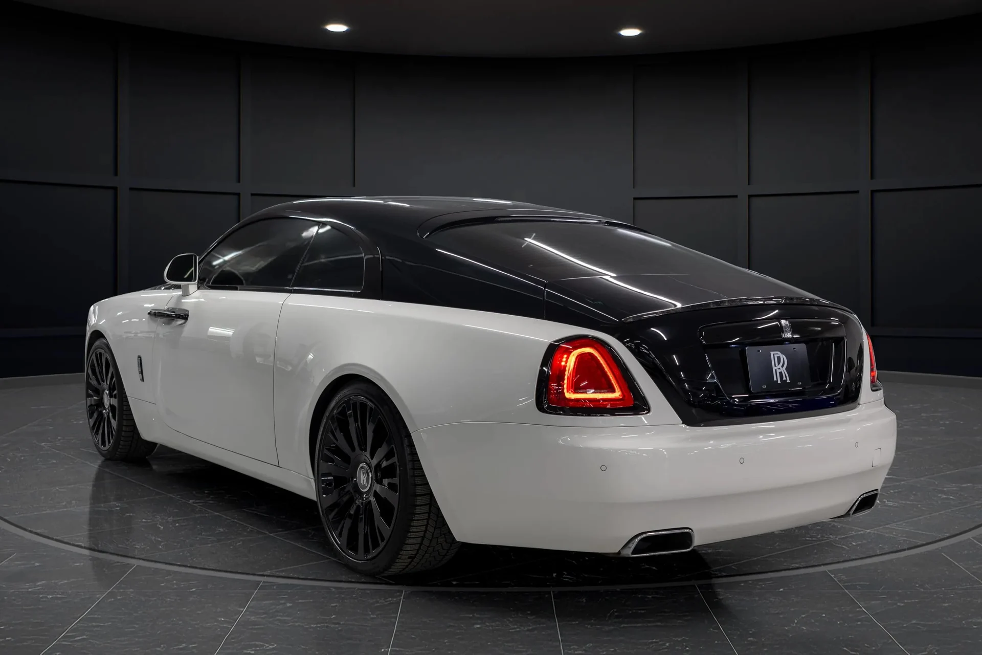 mph013_1093773269_701a9feb_057c_442d_afba_65485862868e_201720_Rolls_Royce20_Wraith2028_SCA_665_C56_HUX_8653929_13_67babd6c29
