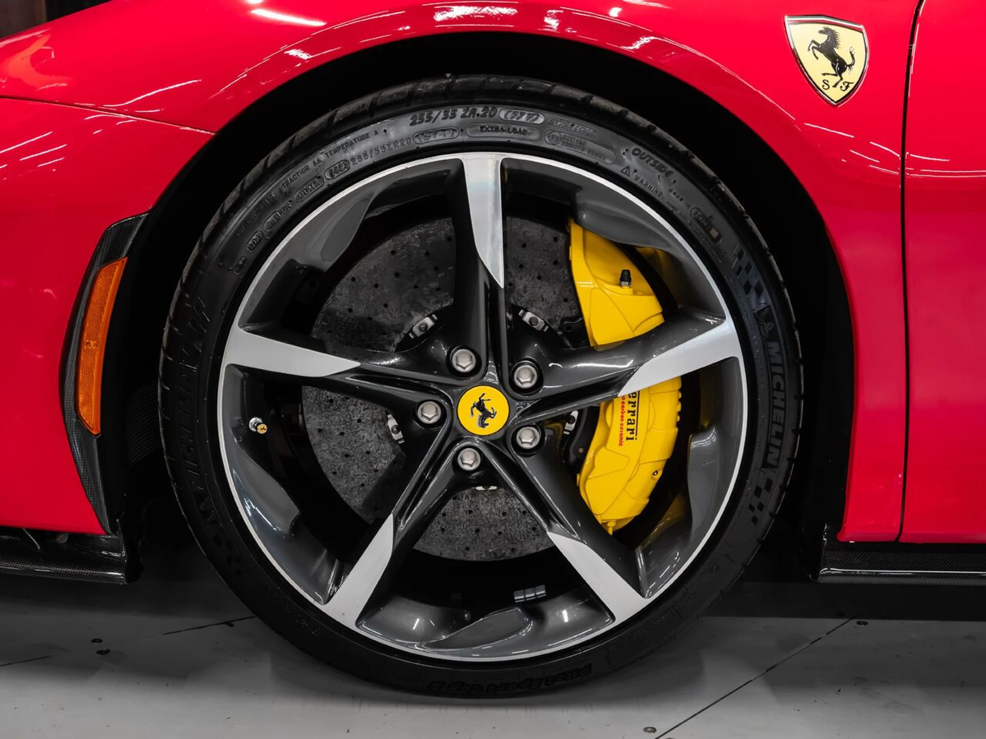 mph013_1097107764_ferrari_sf90_stradale_2023_5c96e9e960
