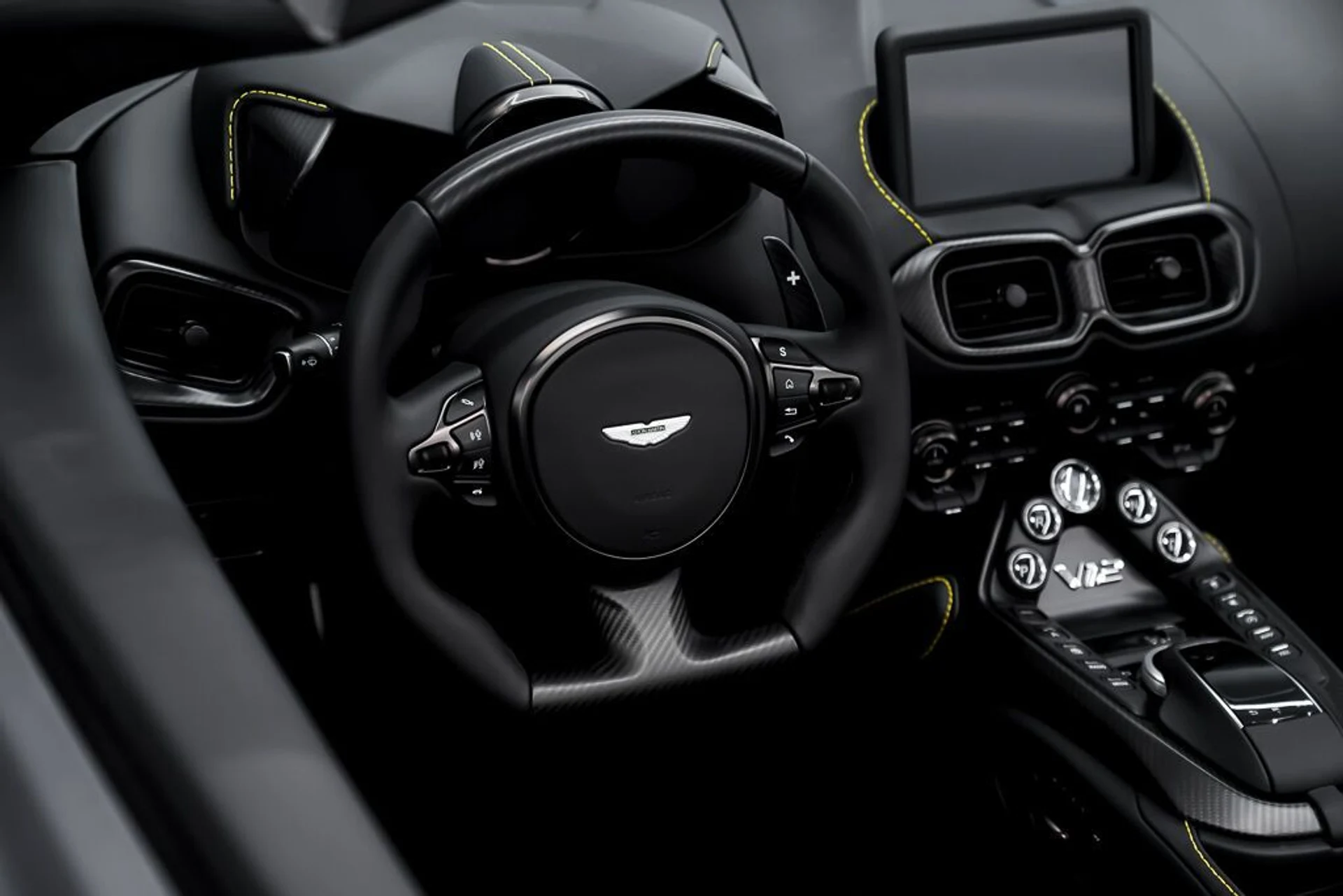 mph013_1101421372_aston_martin_vantage_2023_jpg_v_1758918548_365ab93617