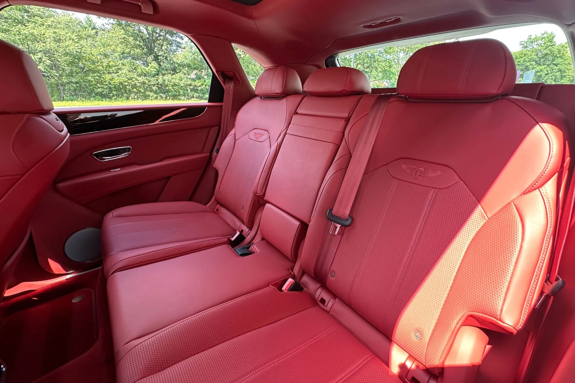 mph013_1102414681_Used_2022_Bentley_Bentayga_V8_1786356429_71ca097d9f