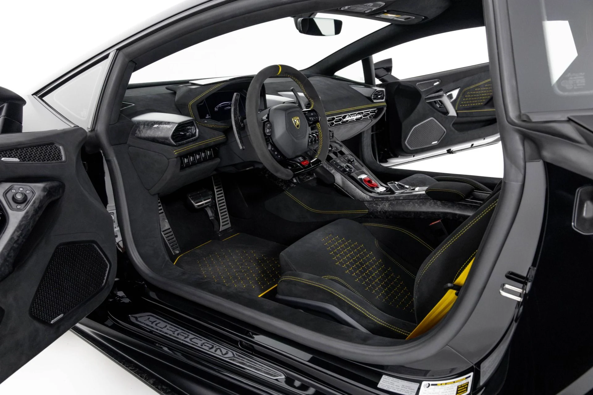 mph013_11099714_Used_2018_Lamborghini_Huracan_Performante_1762565896_1e2fb34e43