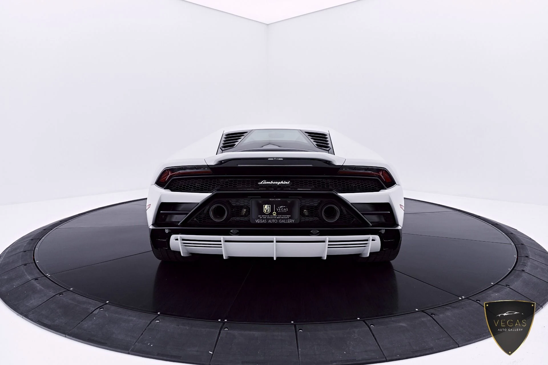 mph013_1111415891_Used_2022_Lamborghini_Huracan_EVO_Base_1782344256_c515b80bf9
