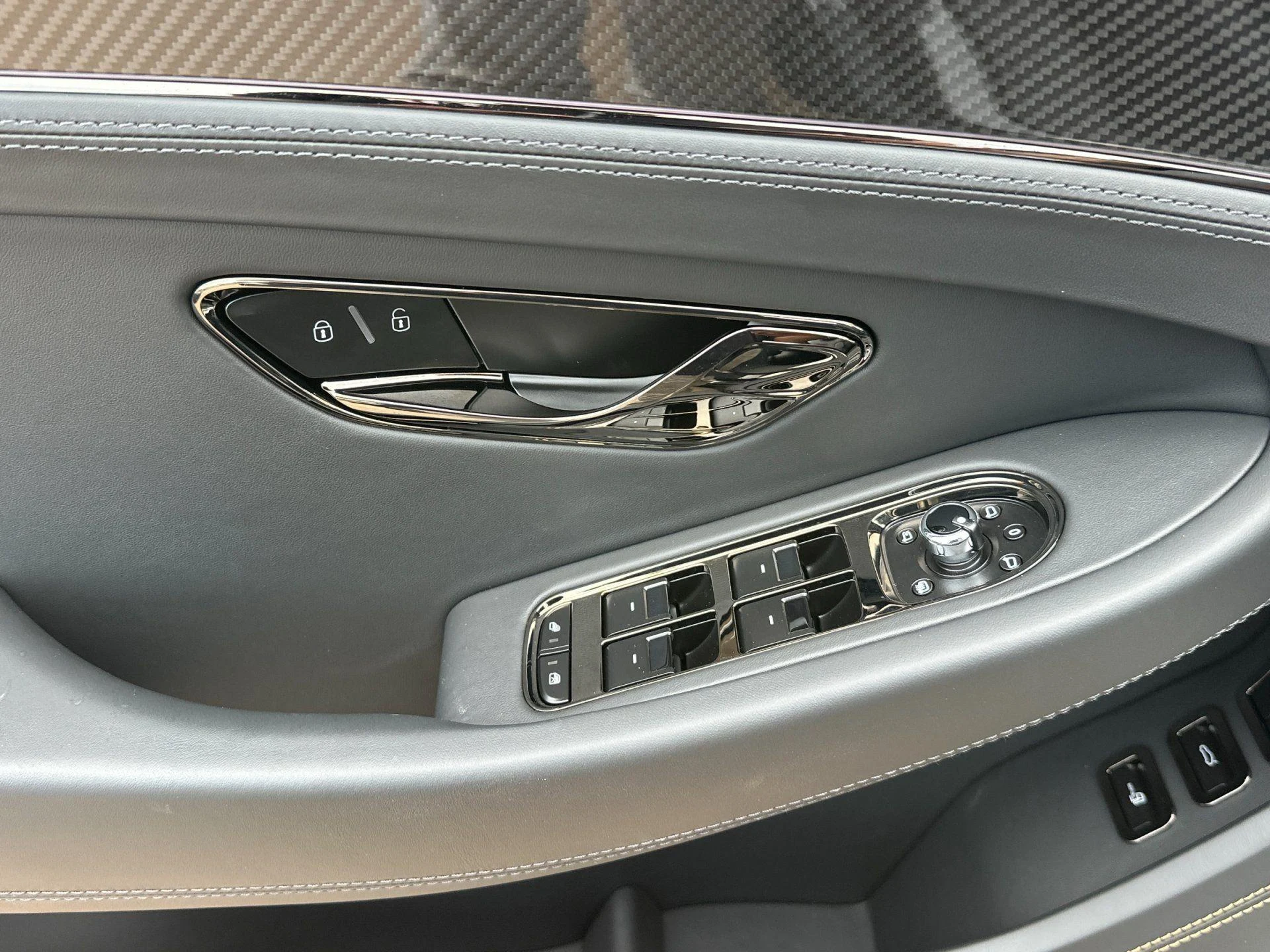 mph013_1123576046_New_2026_Bentley_Continental_GTC_1772012892_99338c337b