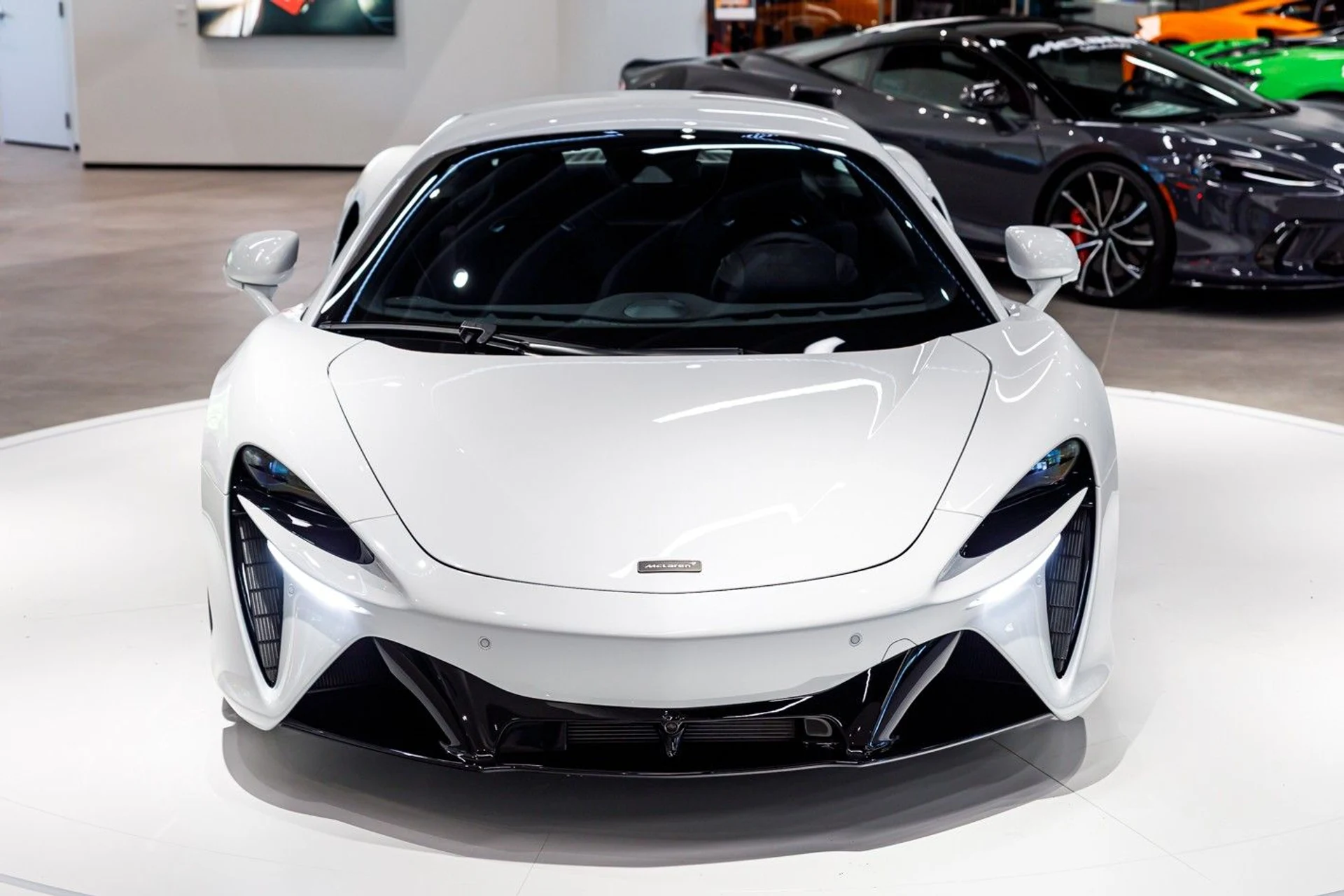 mph013_112441265_669_p14_l_4343a84bfb