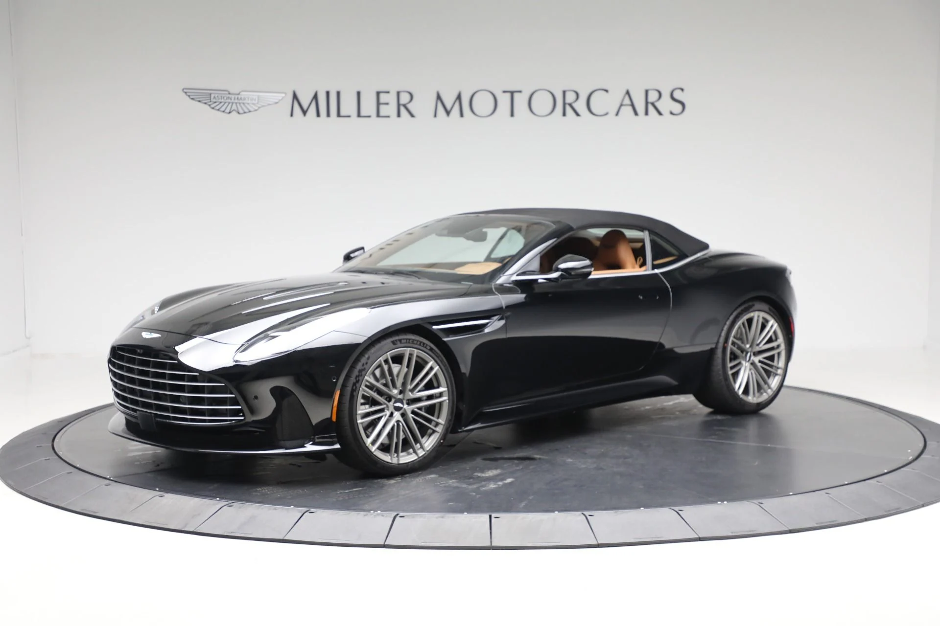 mph013_1129693191_New_2025_Aston_Martin_DB_12_Volante_d15cd01c50
