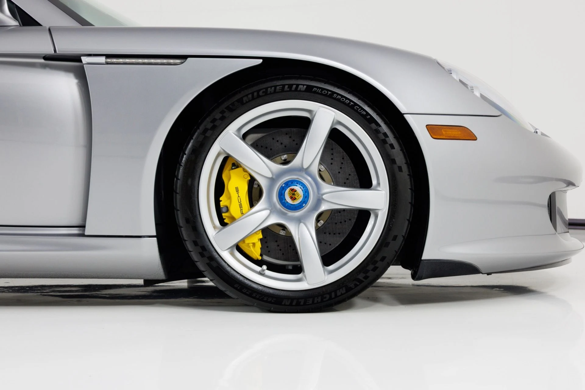 mph013_1129867960_Used_2004_Porsche_Carrera_GT_1780433564_bc177acd9f