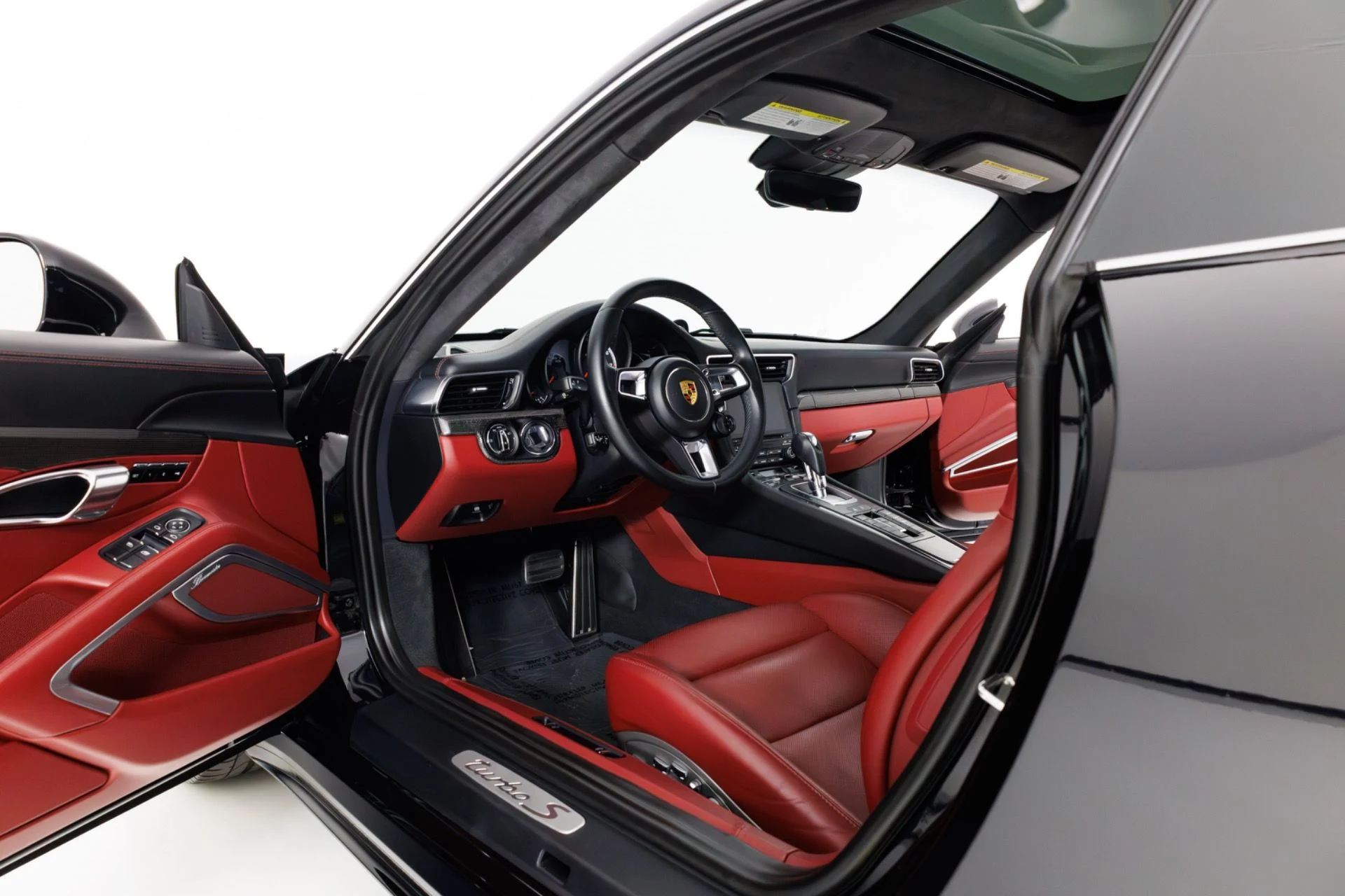 mph013_1132574400_Used_2017_Porsche_911_Turbo_S_1773337573_3060a76f6c