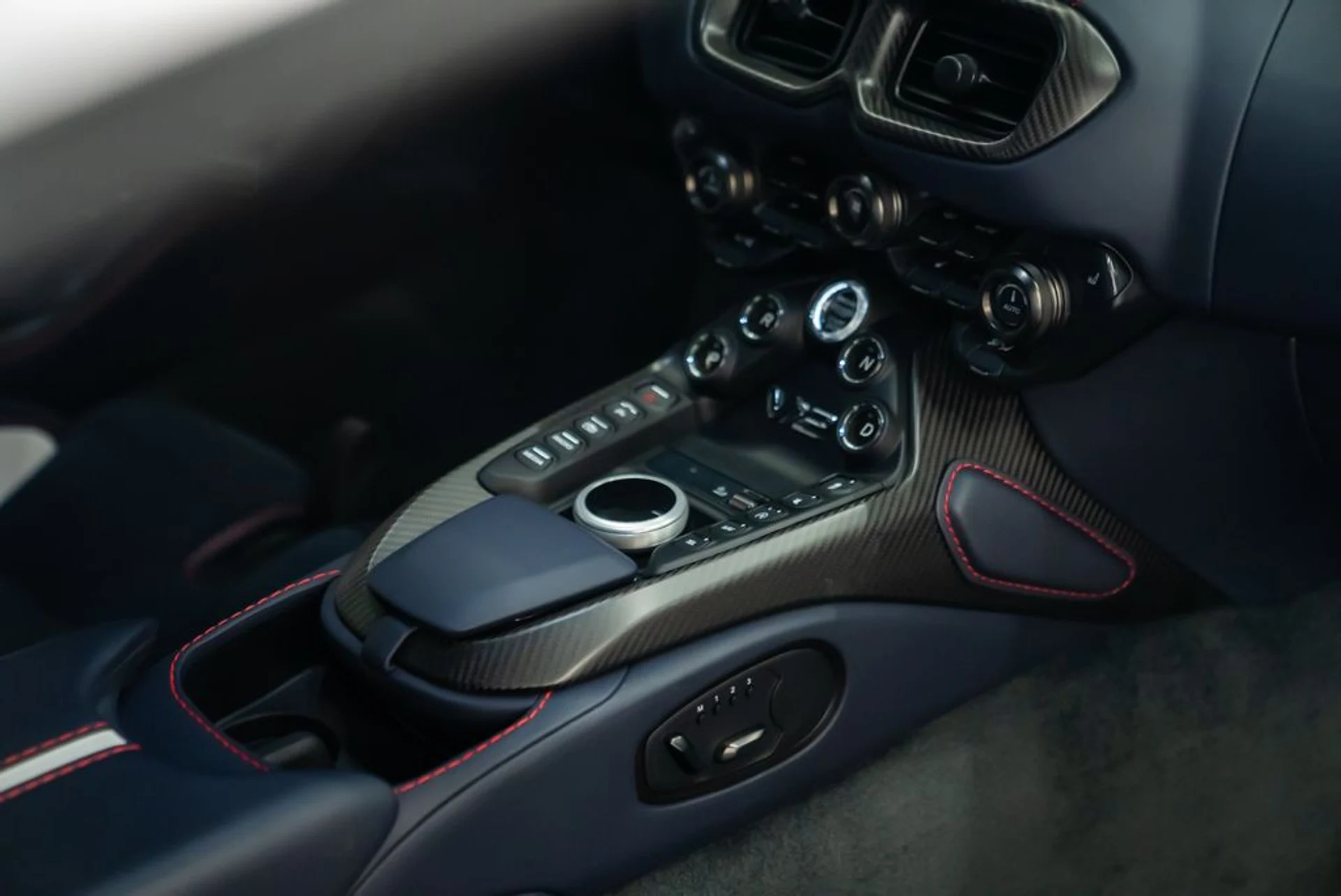 mph013_1137005217_aston_martin_vantage_2023_jpg_v_1773863537_21fc95a664