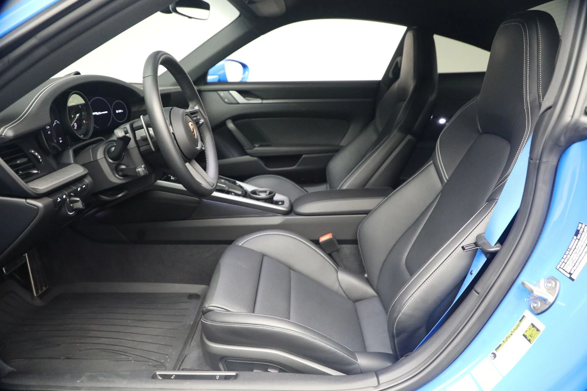 mph013_1150762724_Used_2024_Porsche_911_Carrera_1766252334_10c299958c