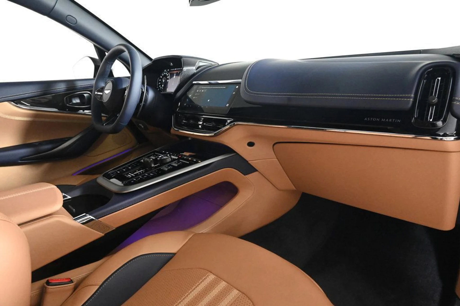mph013_1156712103_new_2026_aston_martin_dbx_707awd_11350_22956758_14_1024_33181a3f55