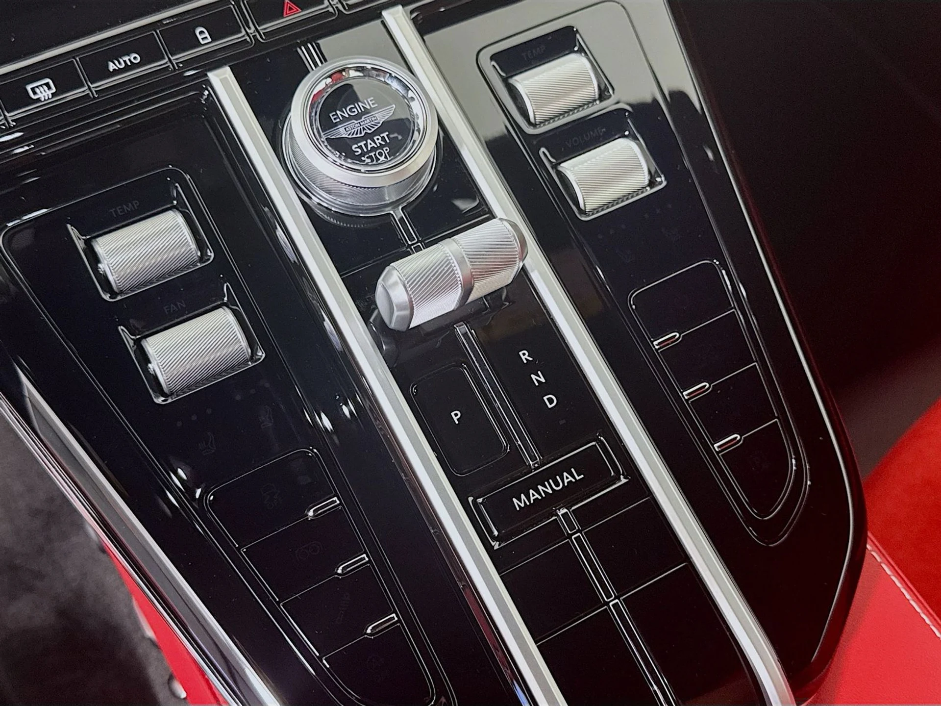 mph013_1158023344_06b589fe45e68bedfa6785c3551feb23x_19f96f000c