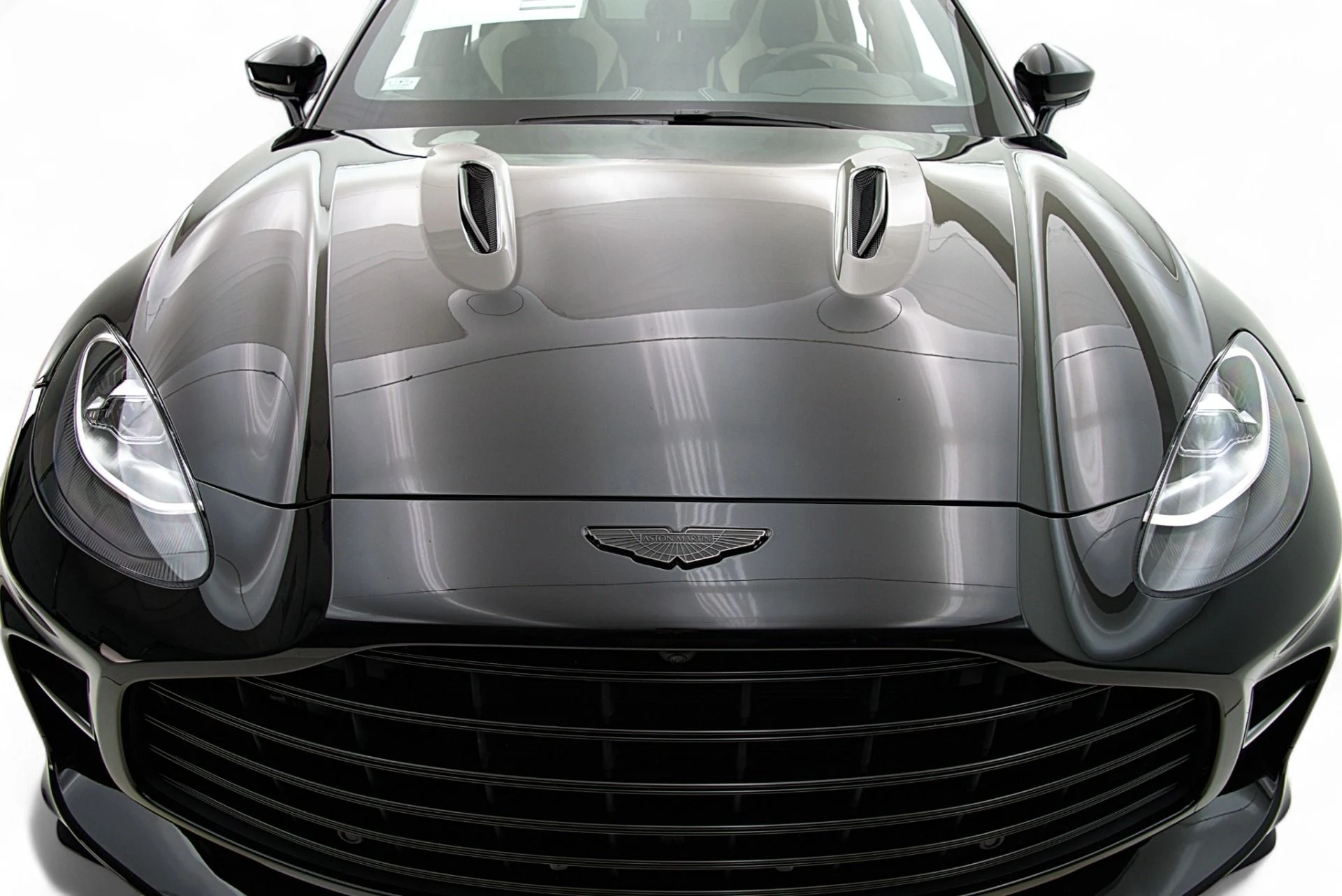 mph013_1165520129_Used_2023_Aston_Martin_DBX_707_9b944a8ea3