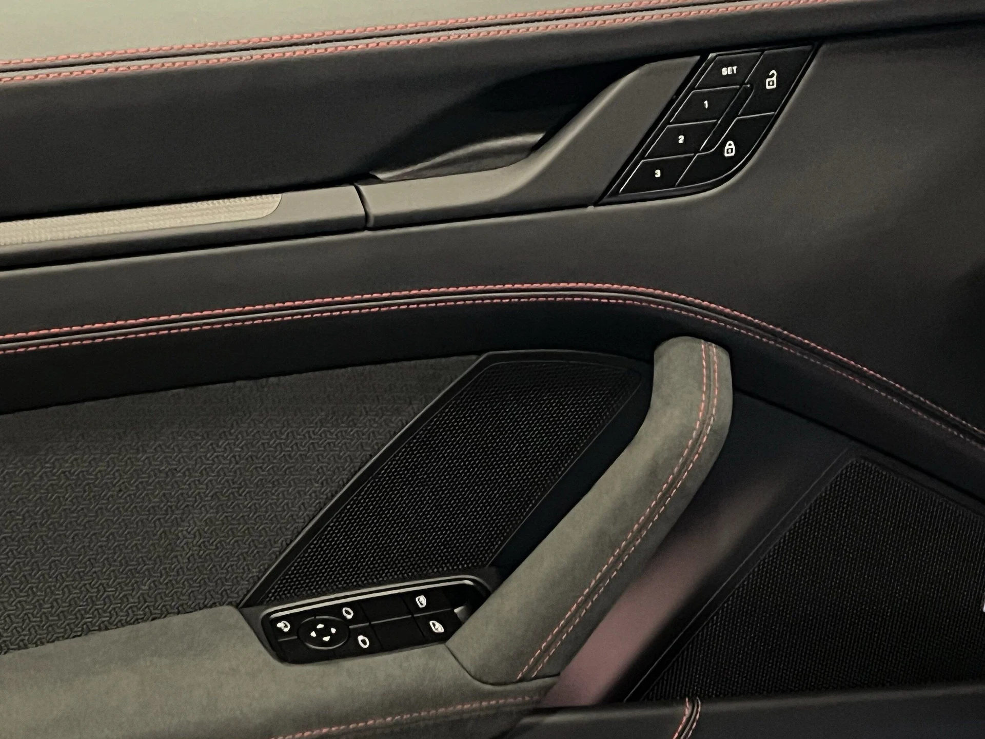 mph013_118394082_24ccc197e688cac061502e051d8102fex_e0c8065fc3