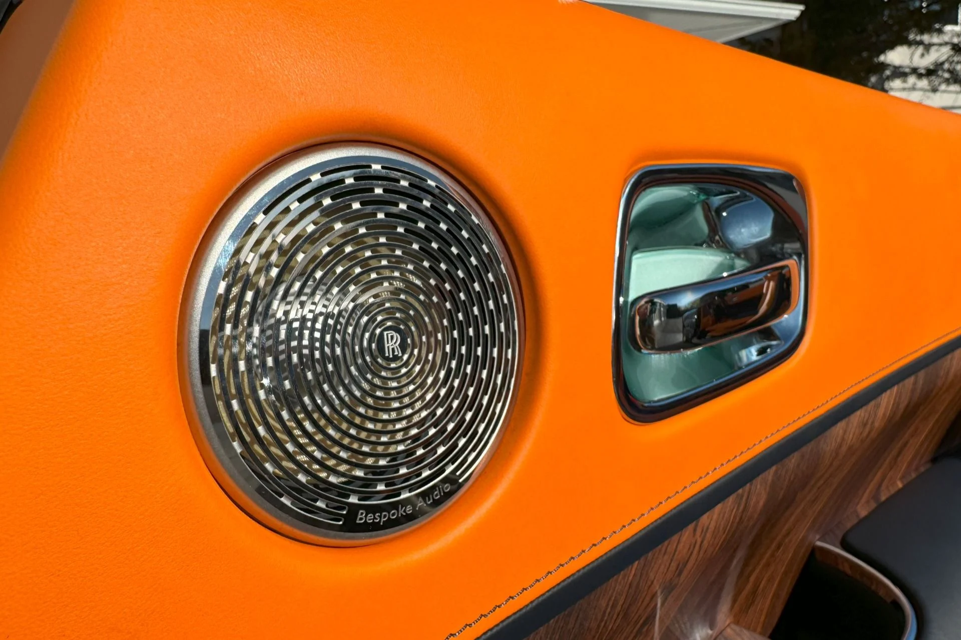 mph013_1193563640_Used_2019_Rolls_Royce_Dawn_1739202171_979ec5410a