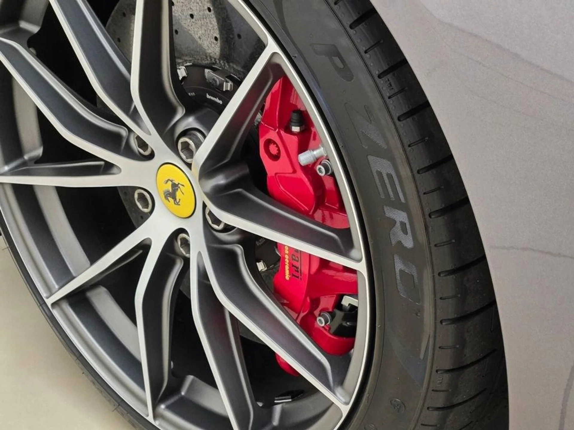 mph013_1201553132_Used_2022_Ferrari_812_GTS_1777383830_6372a74163