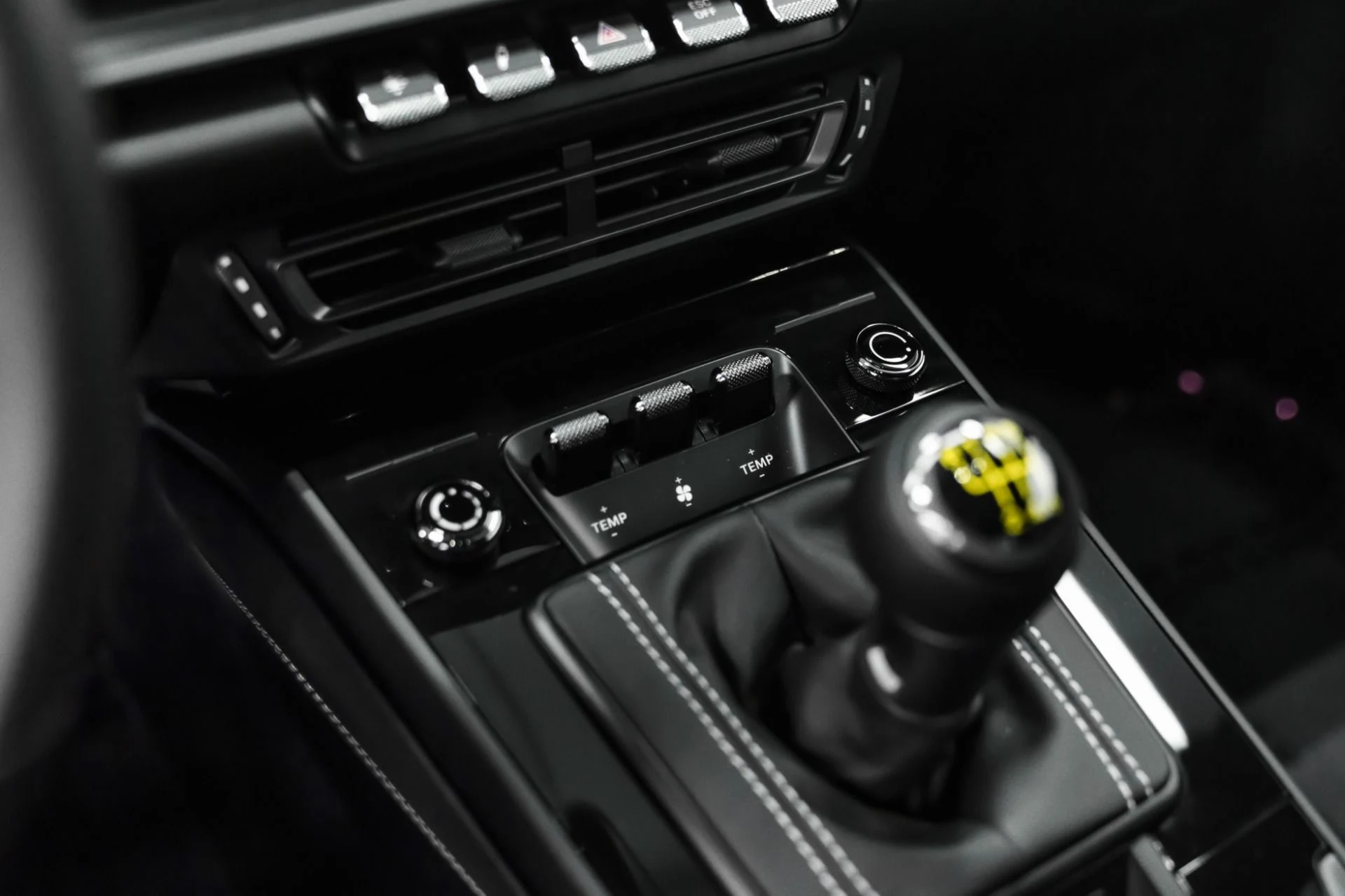 mph013_1205996833_Used_2024_Porsche_911_GT_3_Touring_1761939000_c1dfeb36f2