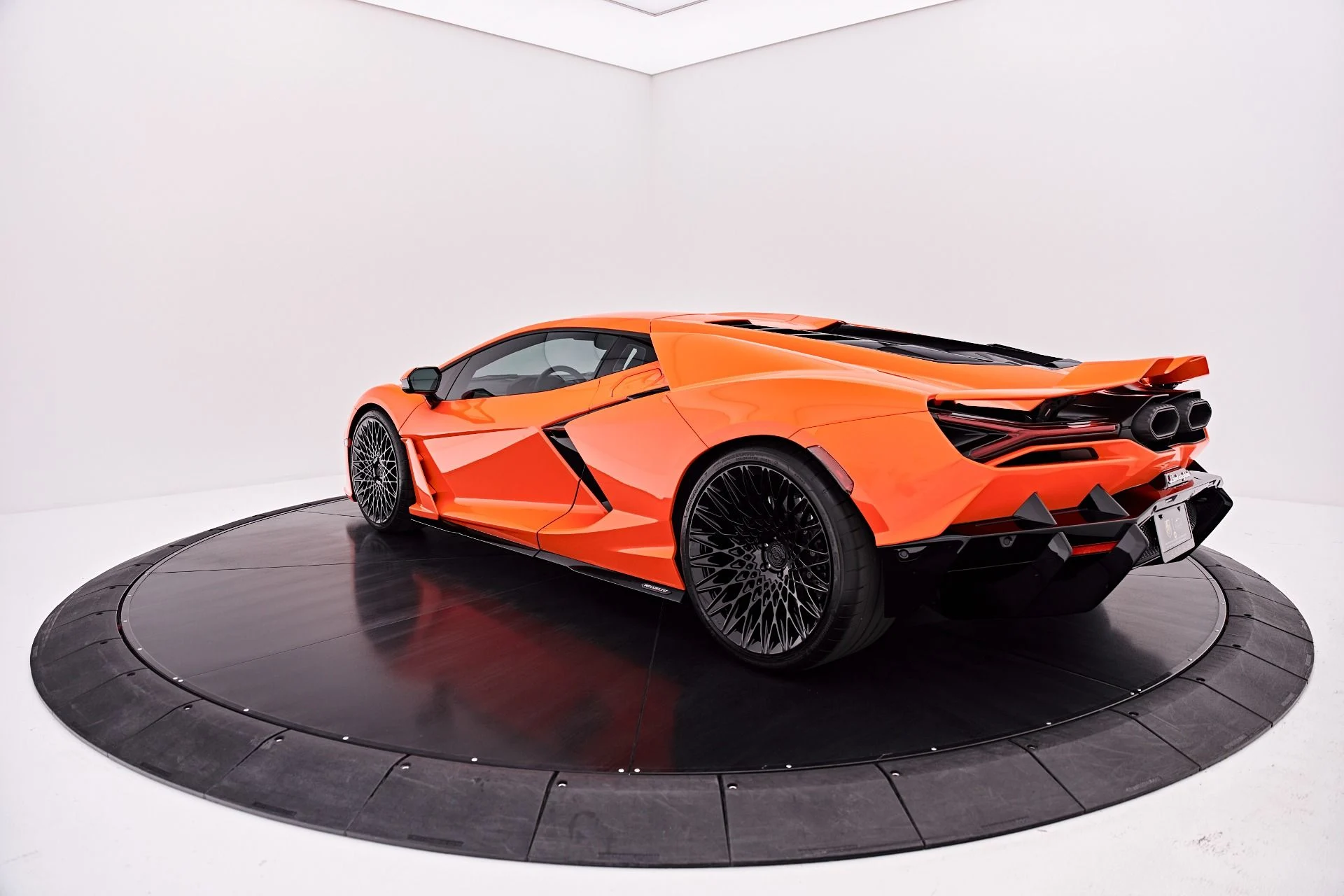 mph013_1210640723_Used_2024_Lamborghini_Revuelto_Base_1787792696_51c9f5b33a