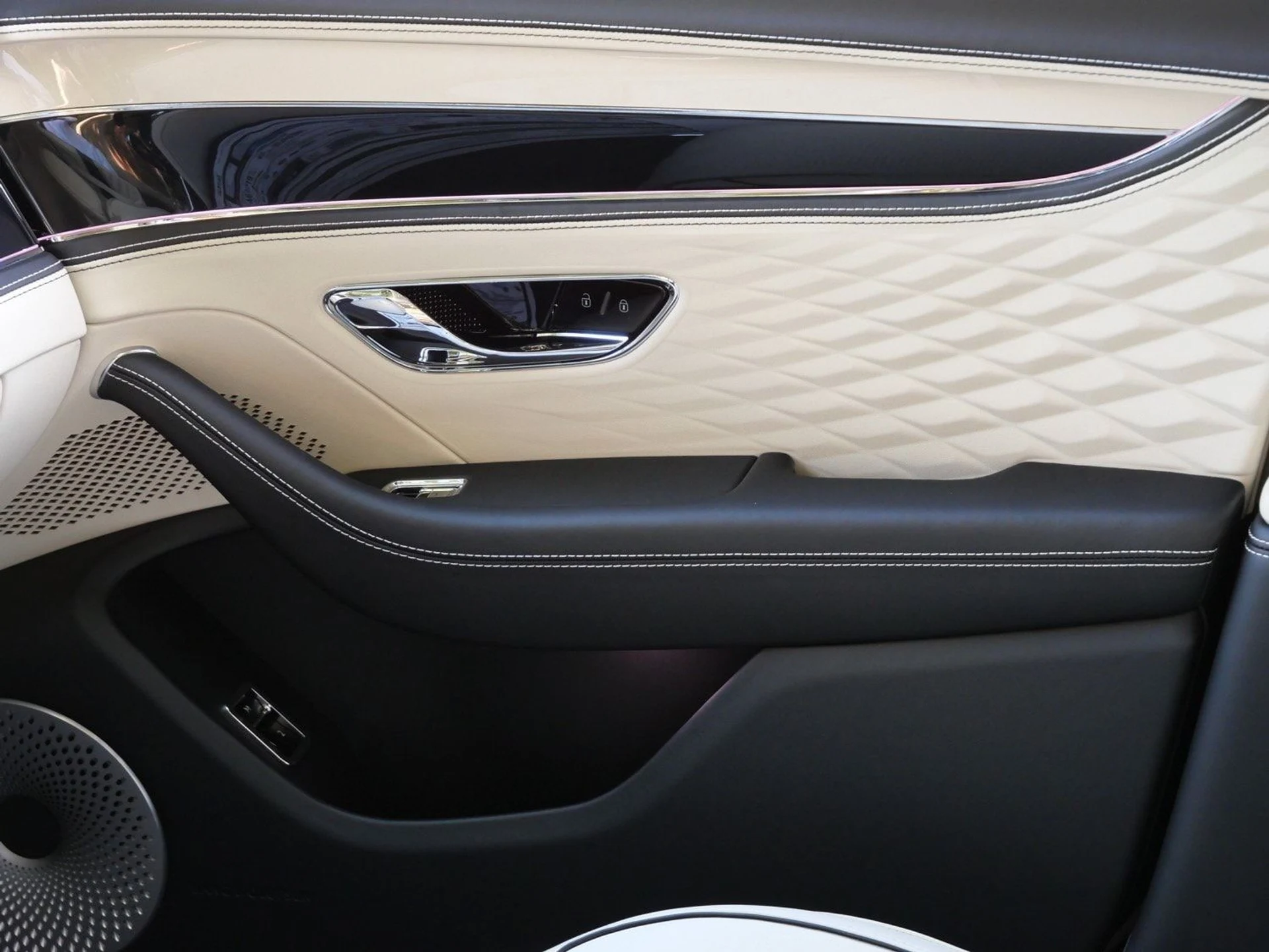 mph013_1212490414_1f4edeb55661b78584a937ba77fbbe0ax_e861484484