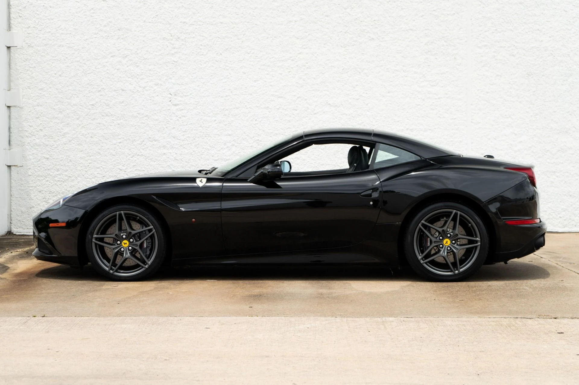 mph013_1214542437_Used_2018_Ferrari_California_T_1781897597_97ddc5caac