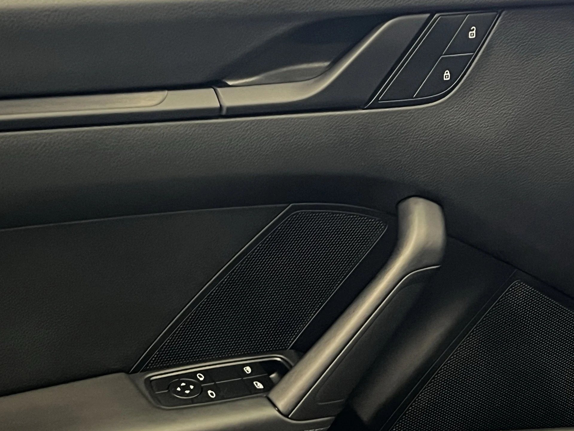 mph013_1222382555_1222c586cbb34189084b4a244341c665x_f607f051f0