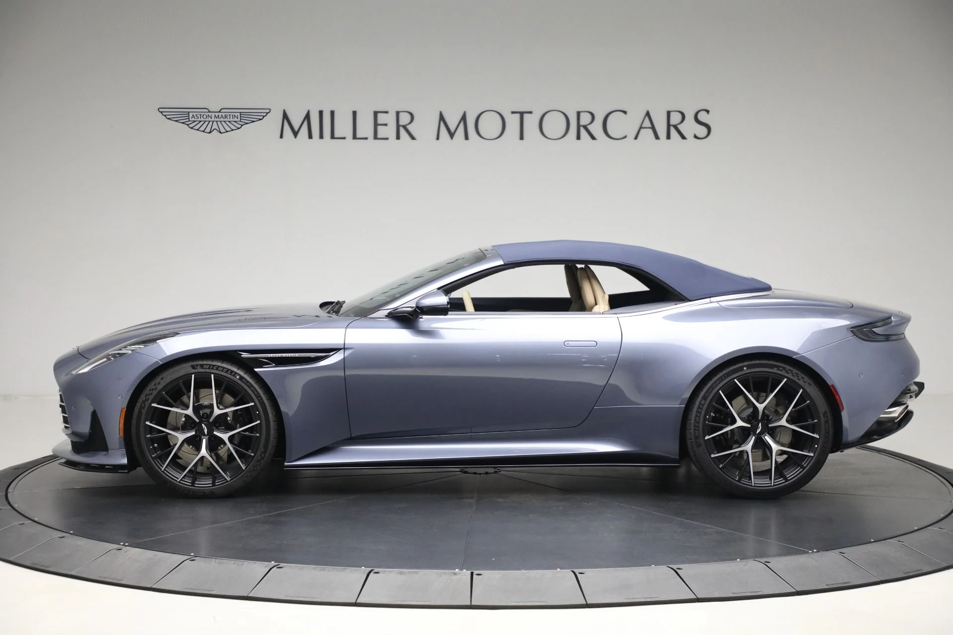 mph013_1222441885_New_2025_Aston_Martin_DB_12_Volante_a56e1a9805