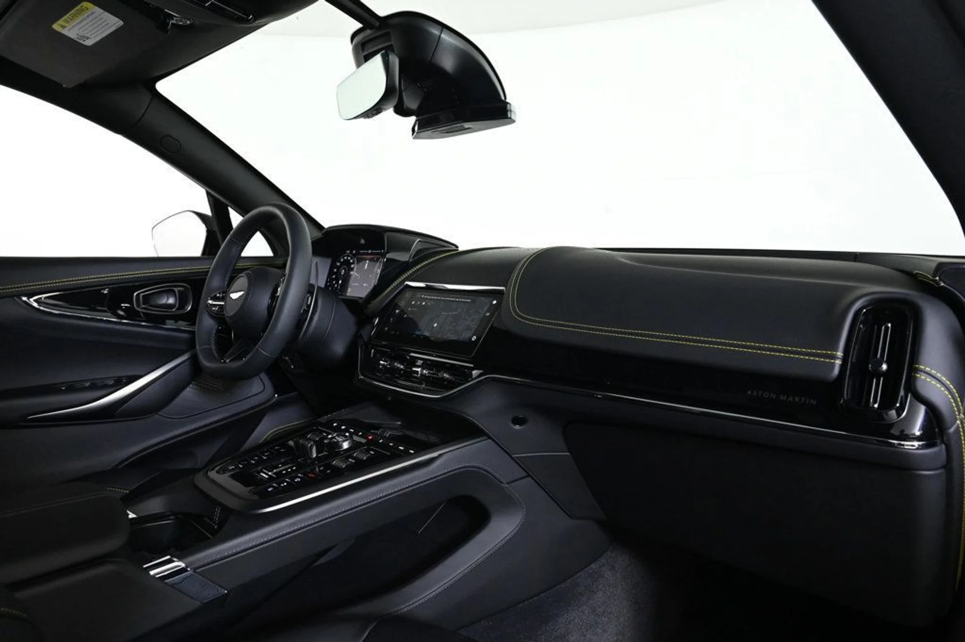 mph013_1230792390_new_2026_aston_martin_dbx_707awd_11350_22992947_14_1024_a3293cdfc3