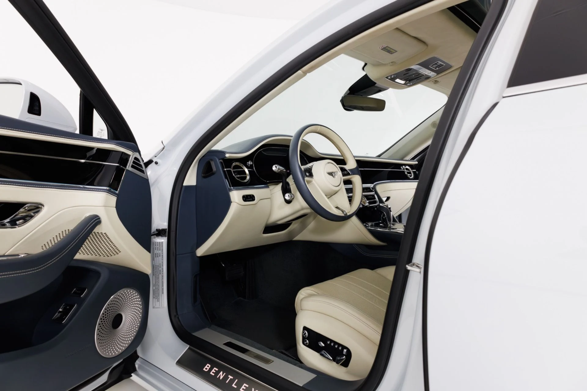 mph013_1243987279_Used_2020_Bentley_Flying_Spur_W12_1776899547_5601bc346b