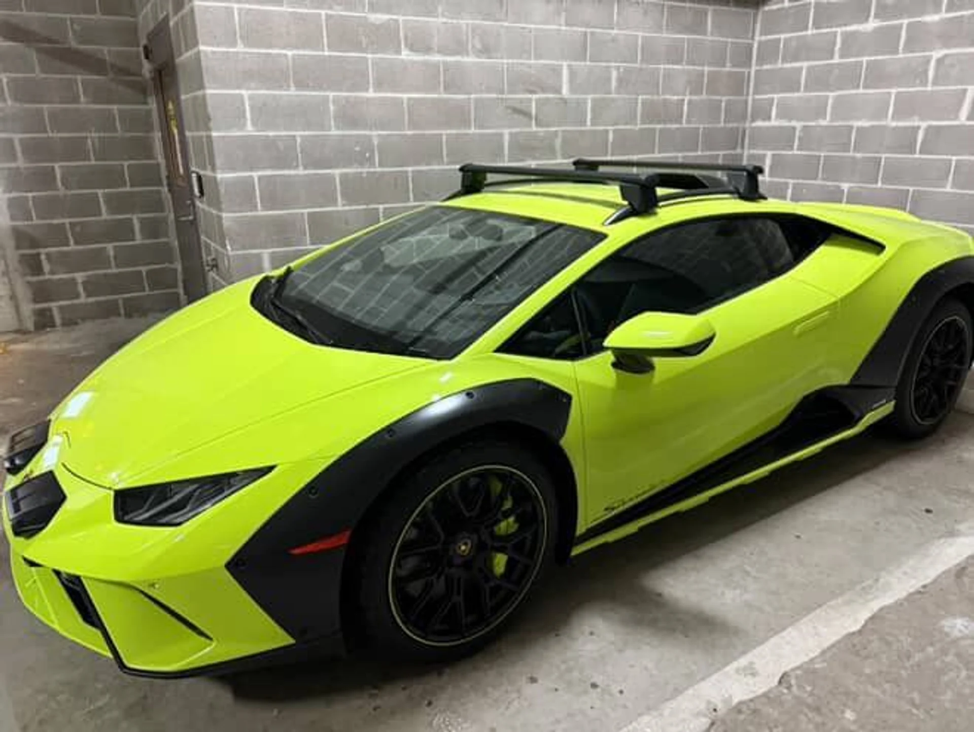 mph013_1245403921_Used_2024_Lamborghini_Huracan_Sterrato_1759167645_0dc5d82899