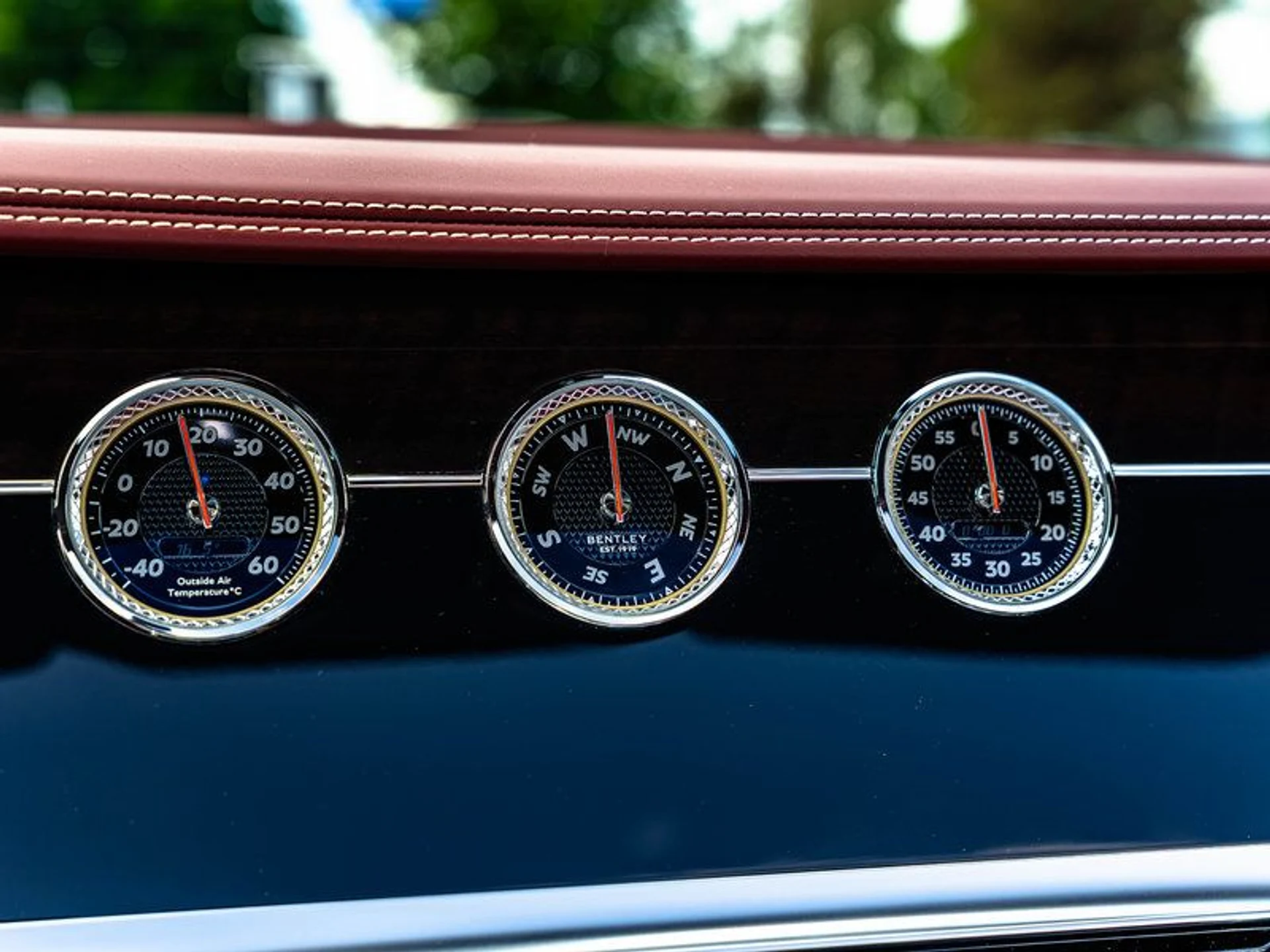mph013_1249941758_38334218_01680_2020_bentley_continental_gt_convertible_014_0e0b4473ce