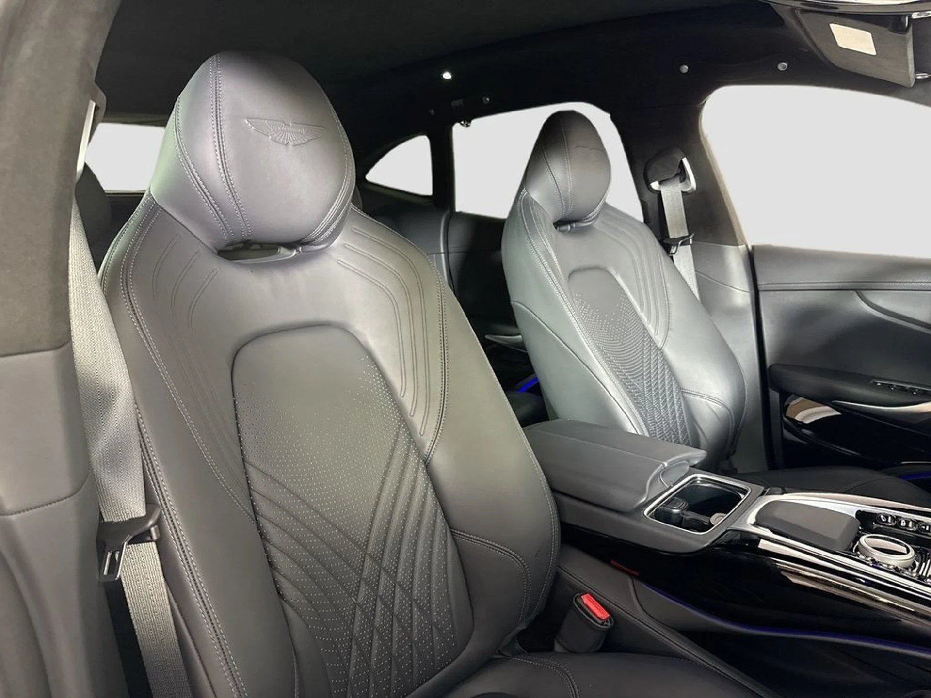 mph013_1255036562_used_2024_aston_martin_dbx_550_11350_23055053_14_1024_78793cd295