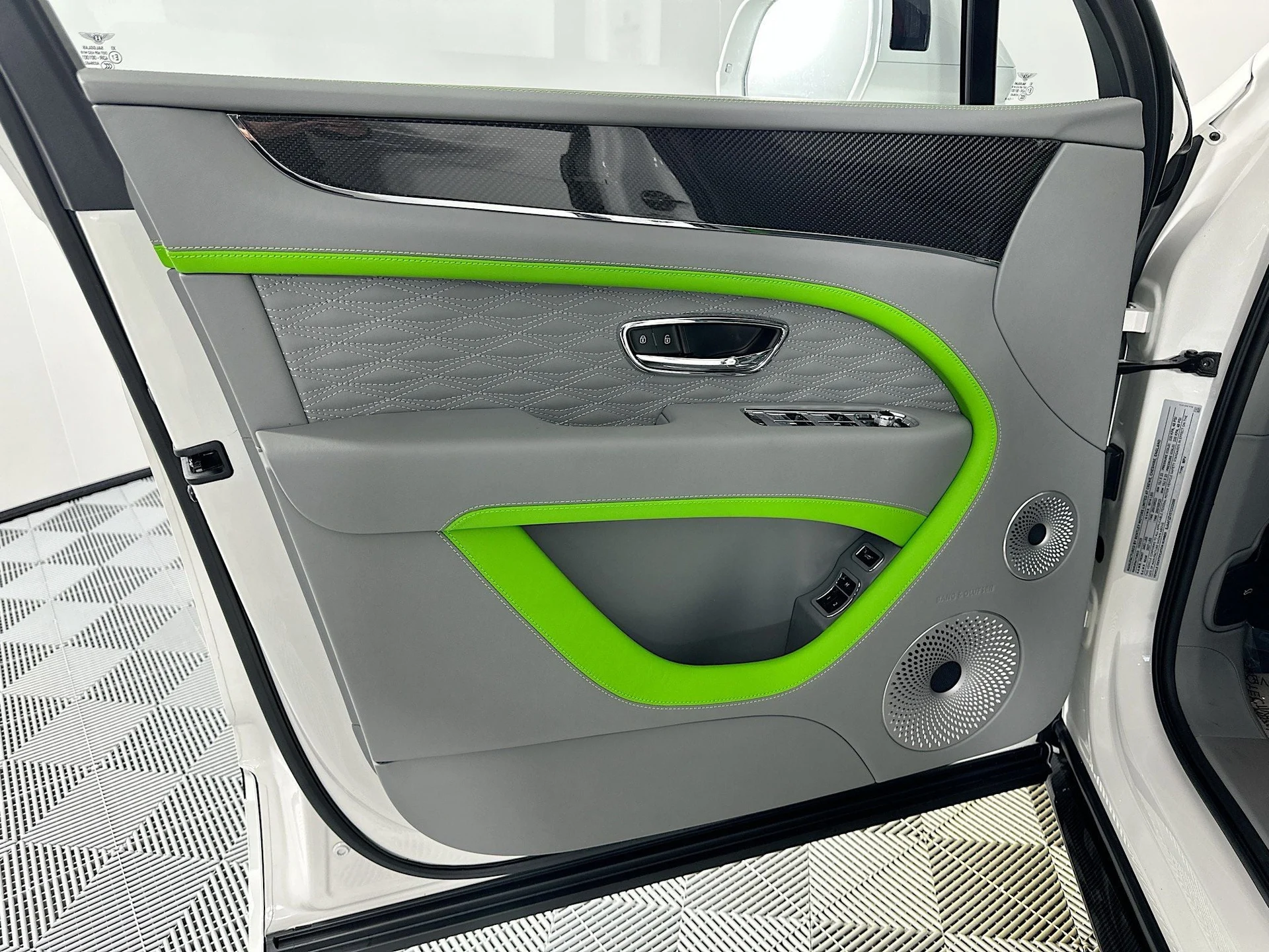 mph013_1260894753_14_6bb54702bf