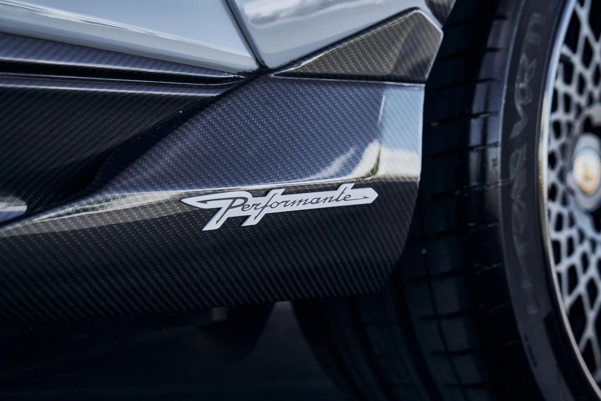 mph013_1266892721_Used_2024_Lamborghini_Urus_Performante_1772849035_0ff96375f7