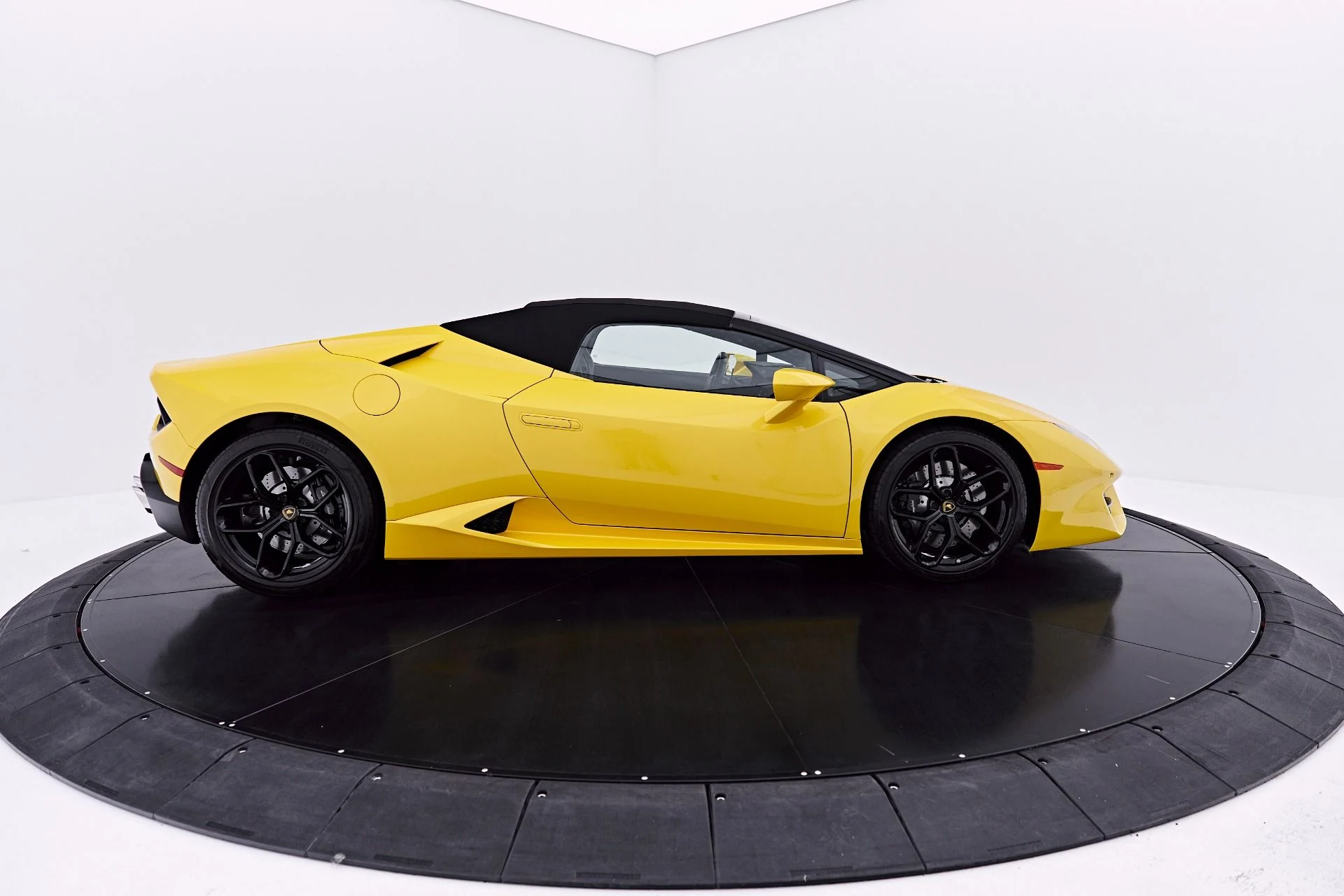 mph013_1267529670_Used_2018_Lamborghini_Huracan_LP_580_2_S_1784246789_28c102233c