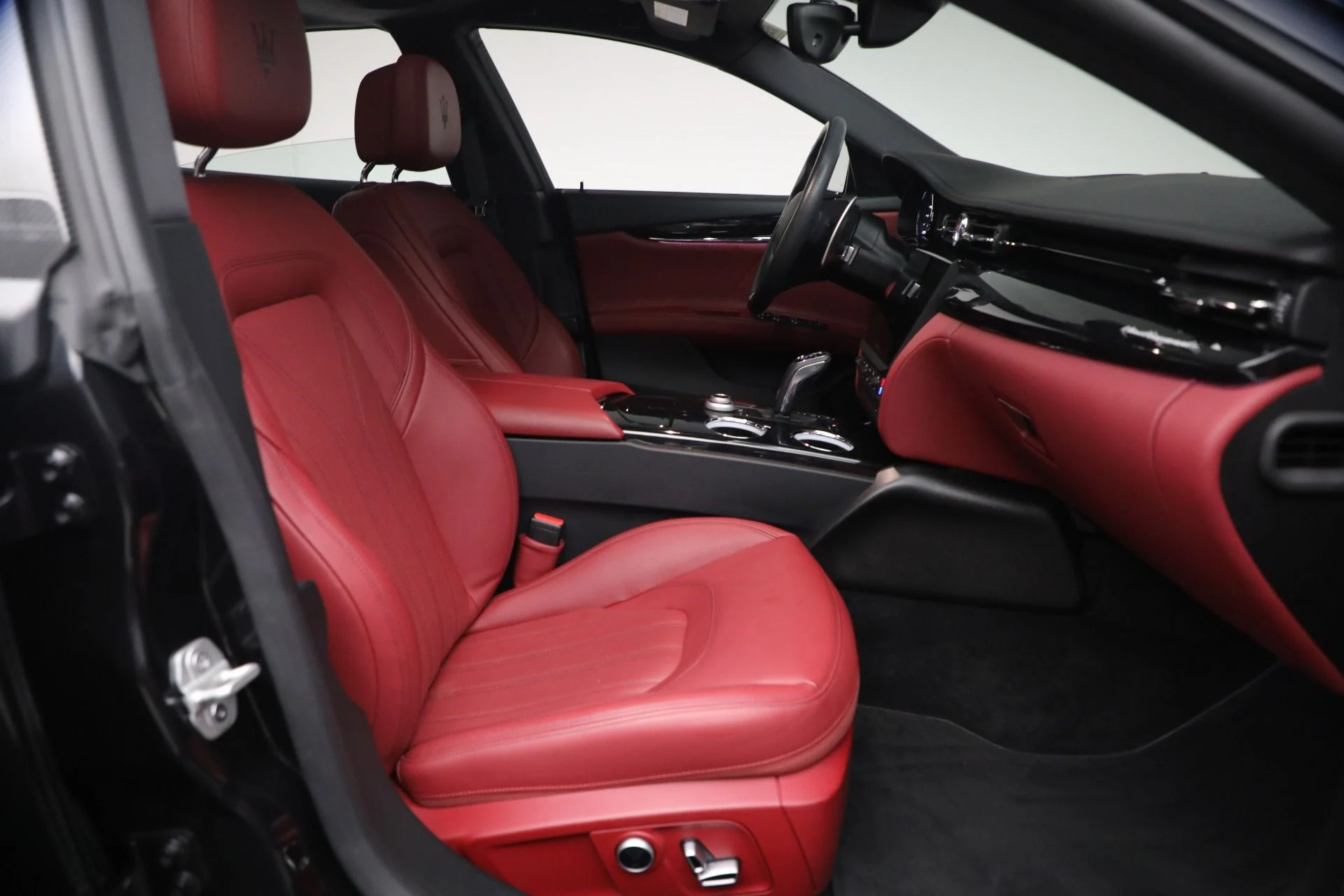 mph013_127331668_Used_2022_Maserati_Quattroporte_Modena_Q4_1776360764_3b21b91650