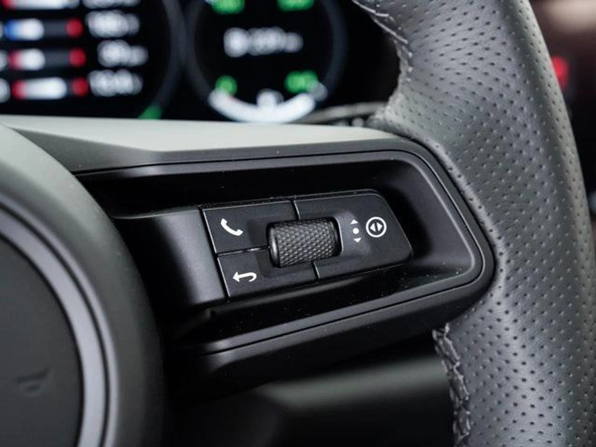 mph013_128019379_pox_Aw_Ec_Hm_Zm_Nb_KDM_Nv_On_Mda_KB_4_Q_50986fcdf0