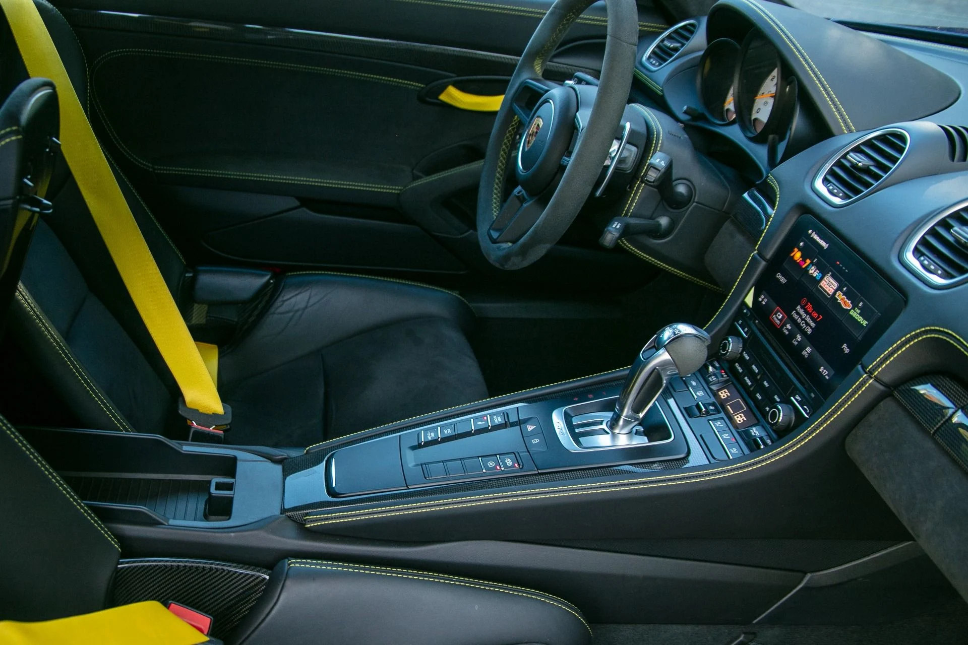 mph013_1283171362_Used_2022_Porsche_718_Cayman_GT_4_1761070750_41a0ef7eec