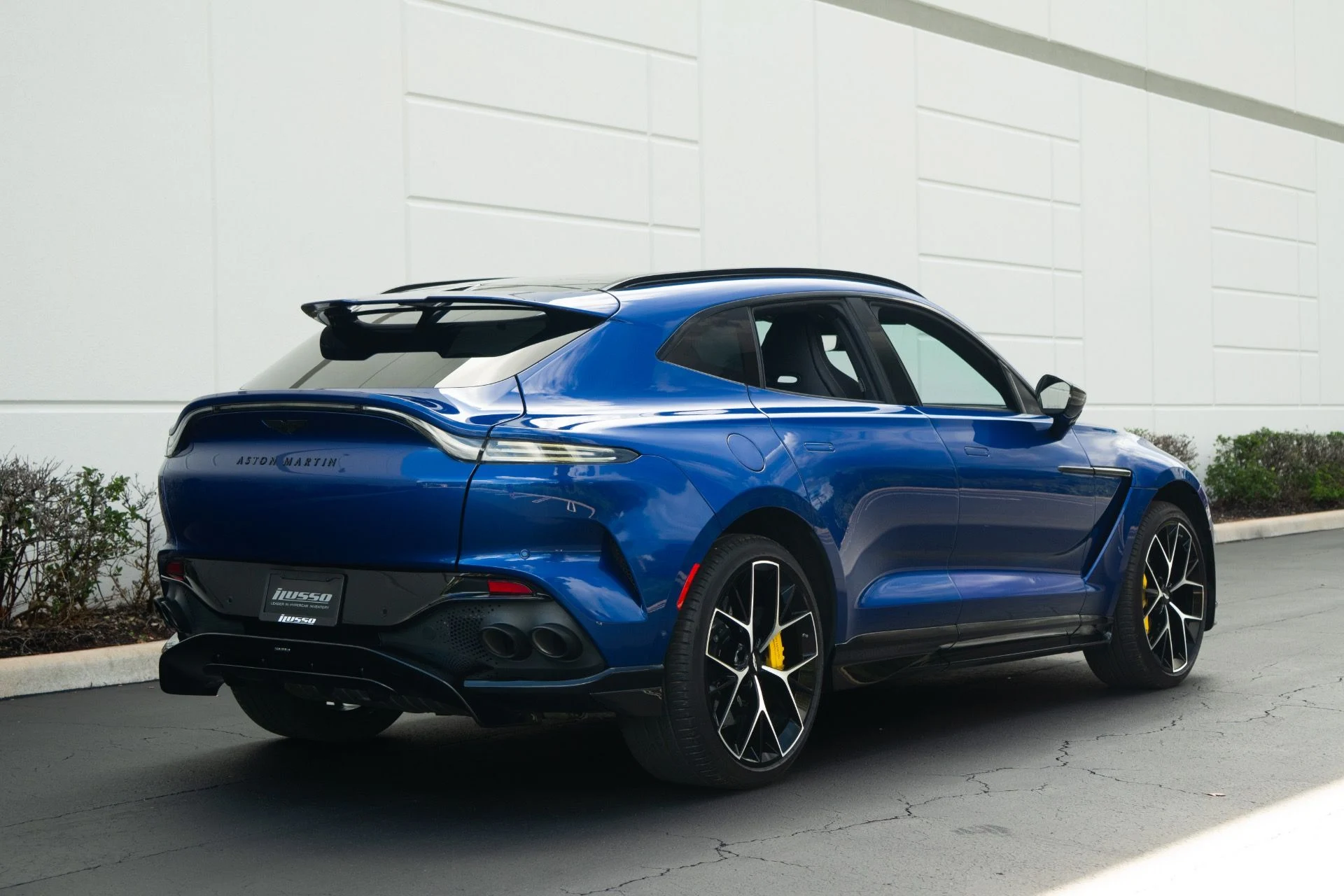 mph013_1286088993_Used_2025_Aston_Martin_DBX_707_1764700714_0da82d8674