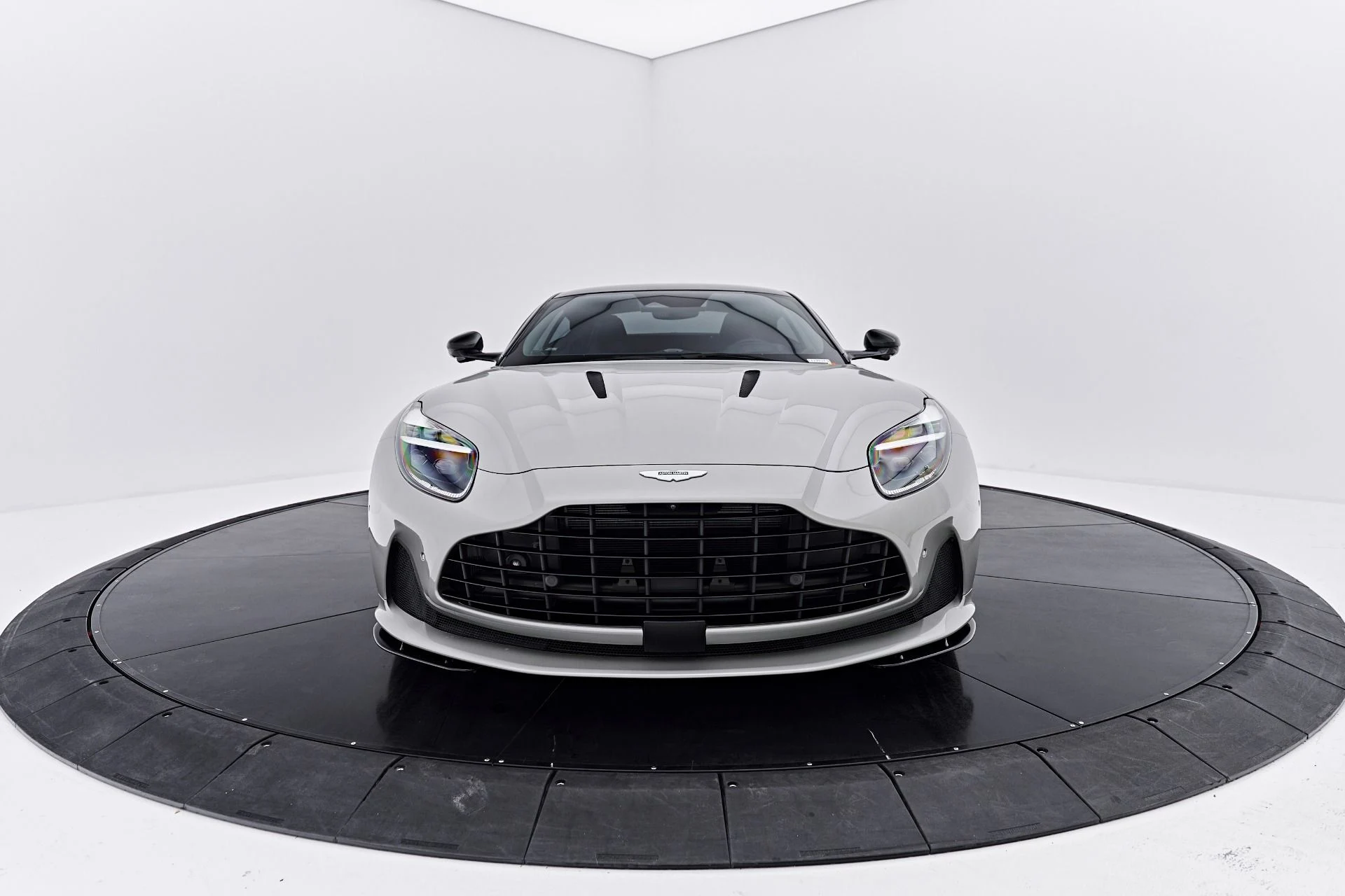 mph013_1291568408_Used_2024_Aston_Martin_DB_12_1789627720_cc6237ecfd